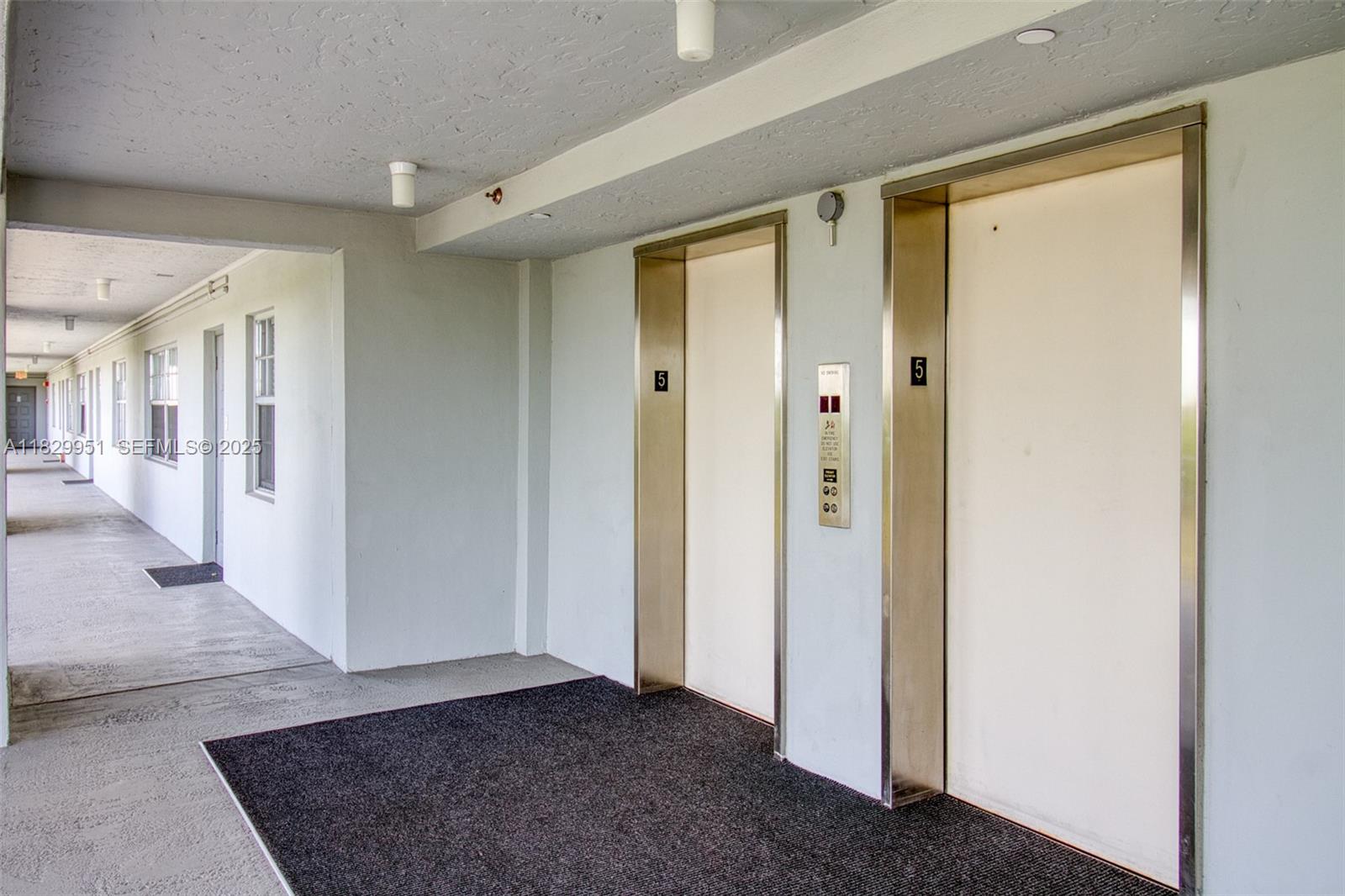 NO 104 PALM-AIRE COUNTRY - Residential