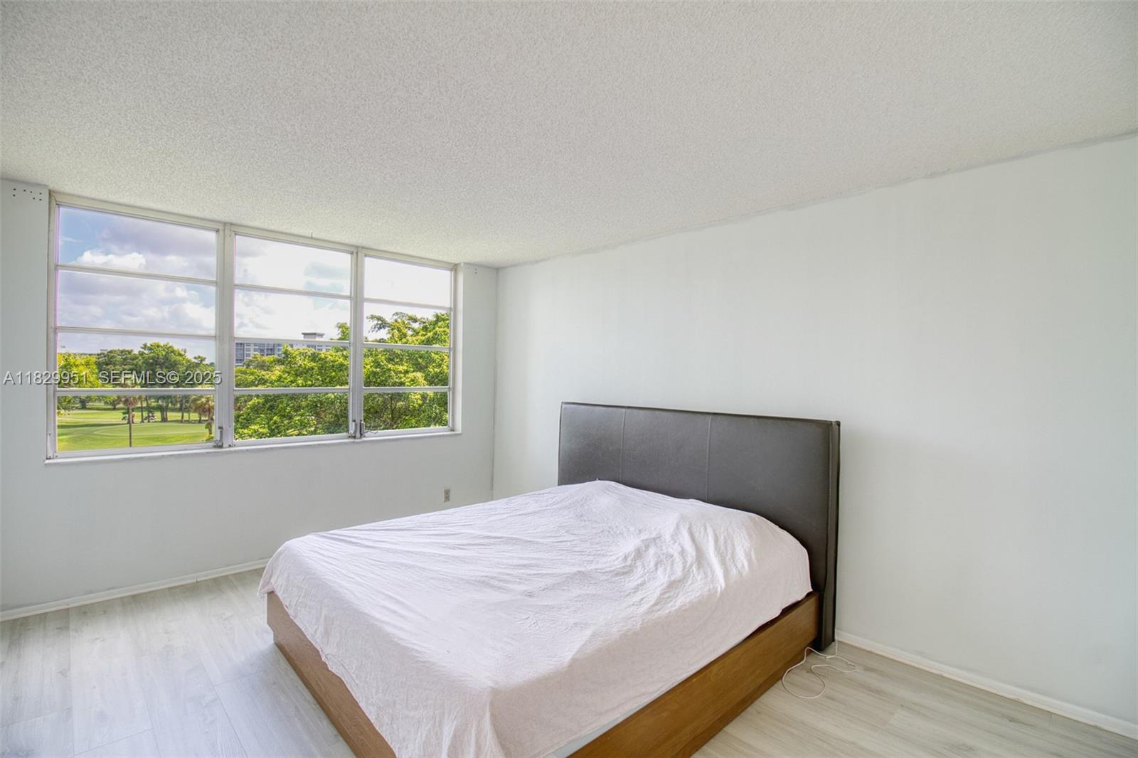 NO 104 PALM-AIRE COUNTRY - Residential