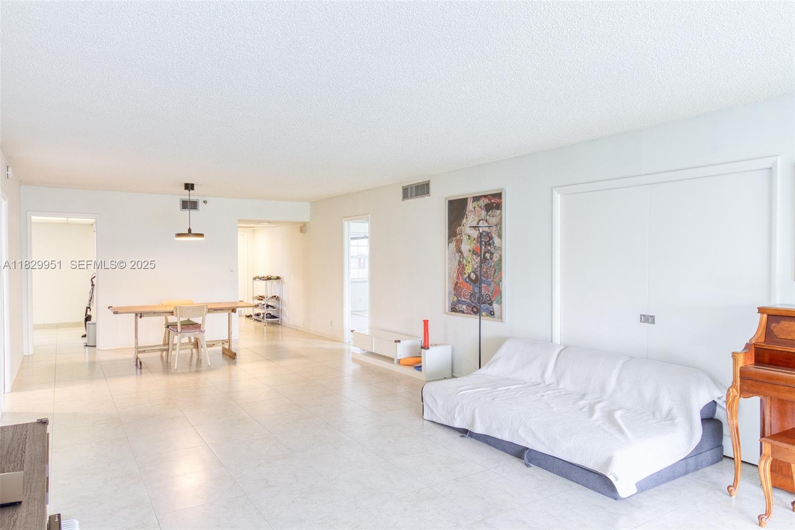 NO 104 PALM-AIRE COUNTRY - Residential