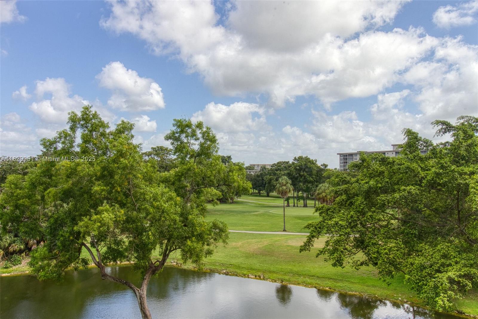 NO 104 PALM-AIRE COUNTRY - Residential