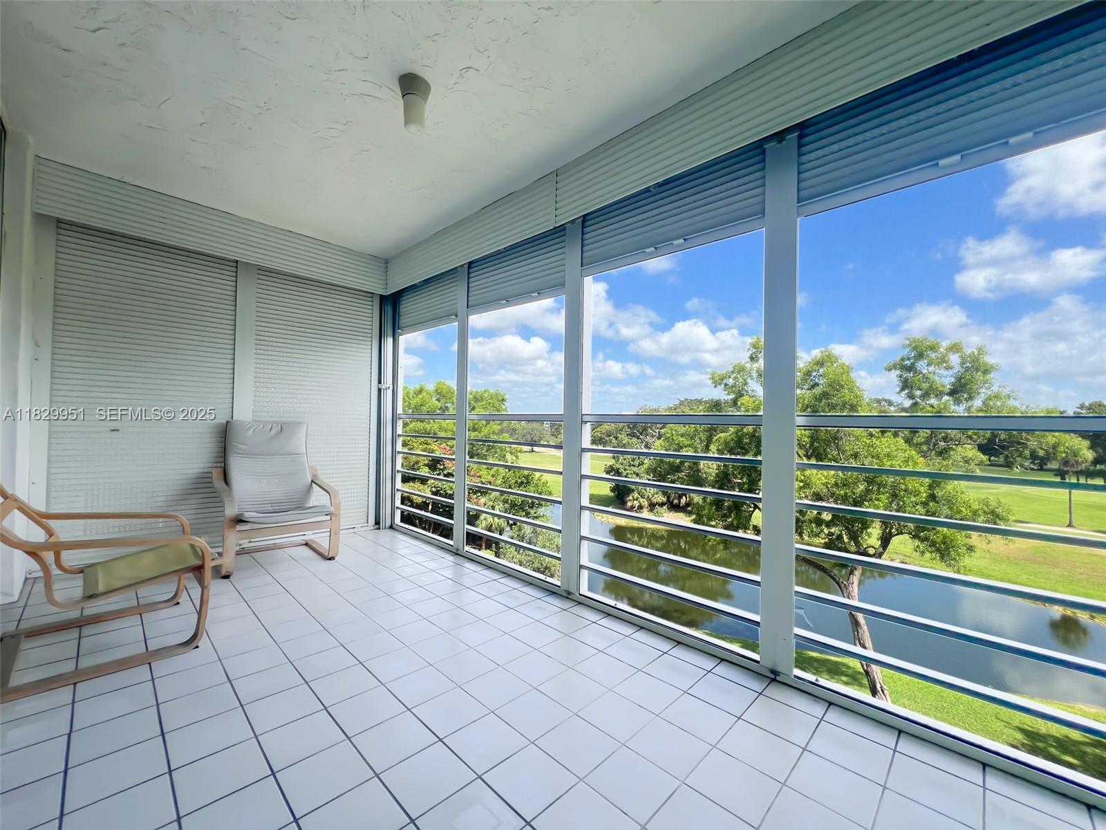 NO 104 PALM-AIRE COUNTRY - Residential