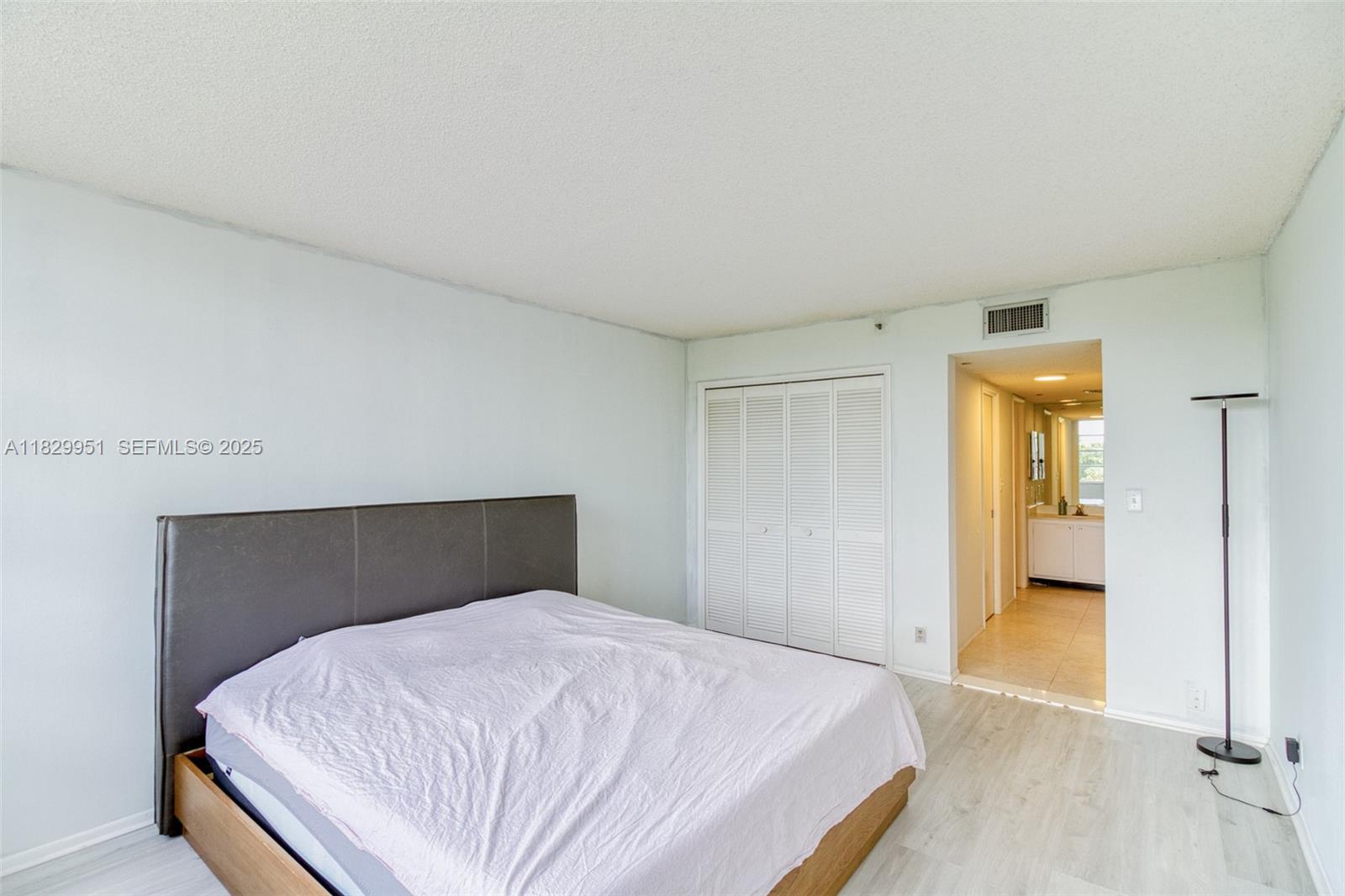 NO 104 PALM-AIRE COUNTRY - Residential