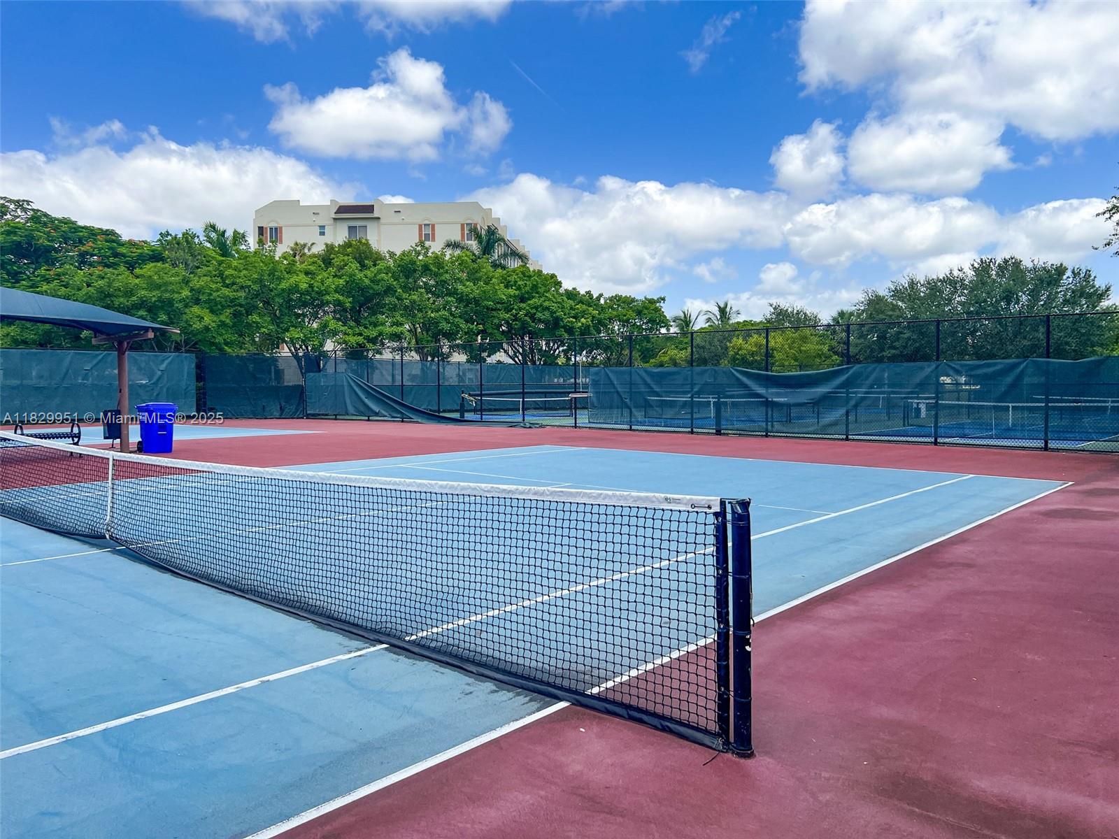 NO 104 PALM-AIRE COUNTRY - Residential