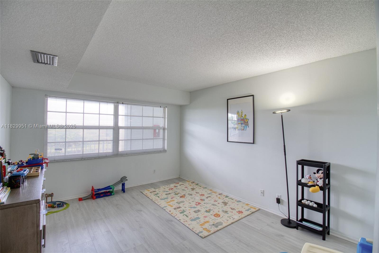 NO 104 PALM-AIRE COUNTRY - Residential