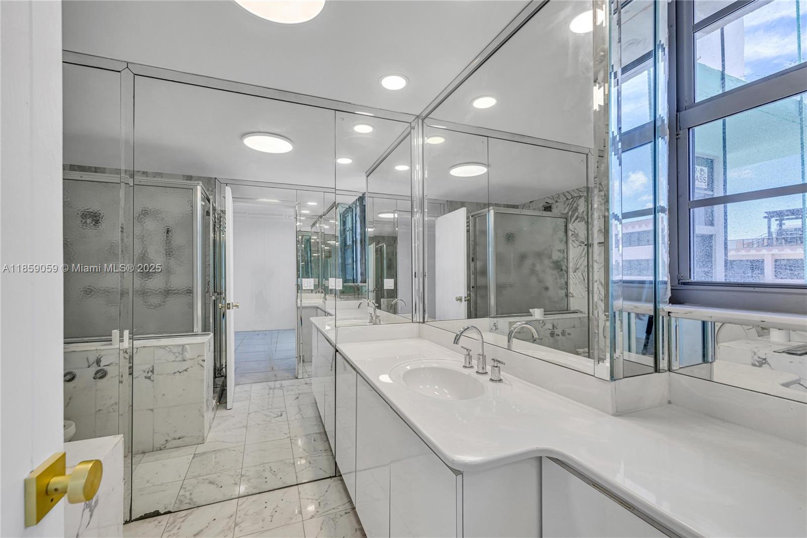 IMPERIAL HOUSE CONDO - Residential