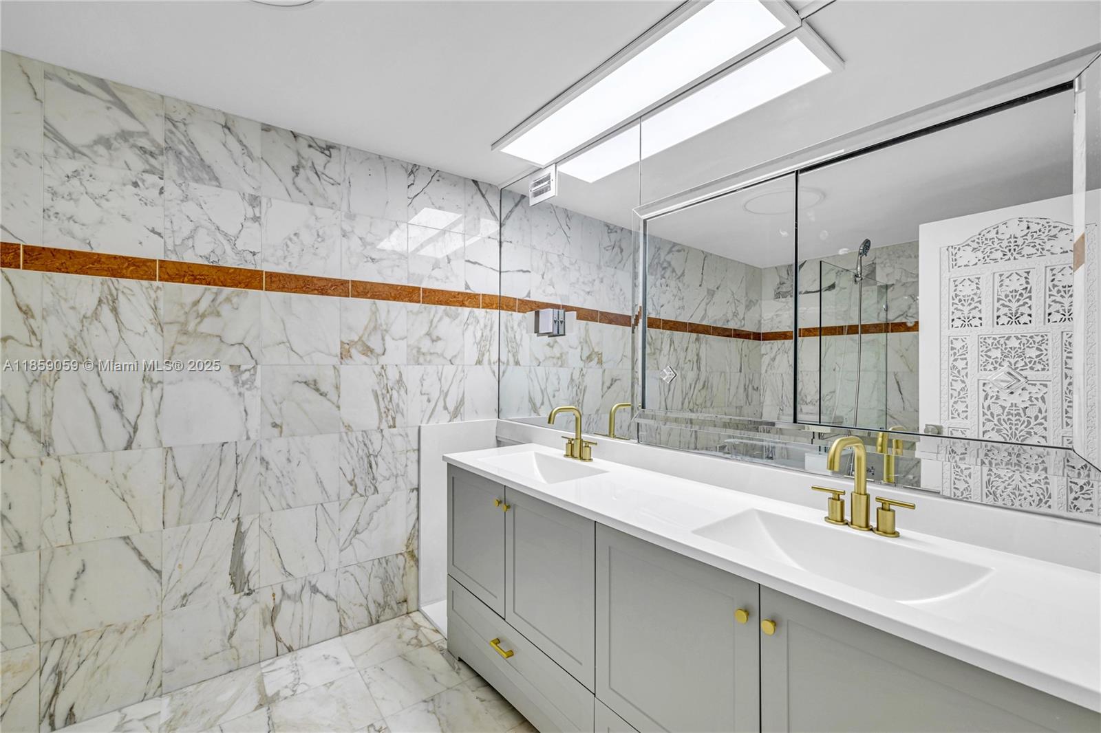 IMPERIAL HOUSE CONDO - Residential