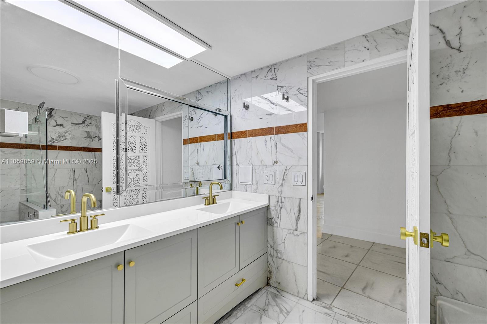 IMPERIAL HOUSE CONDO - Residential