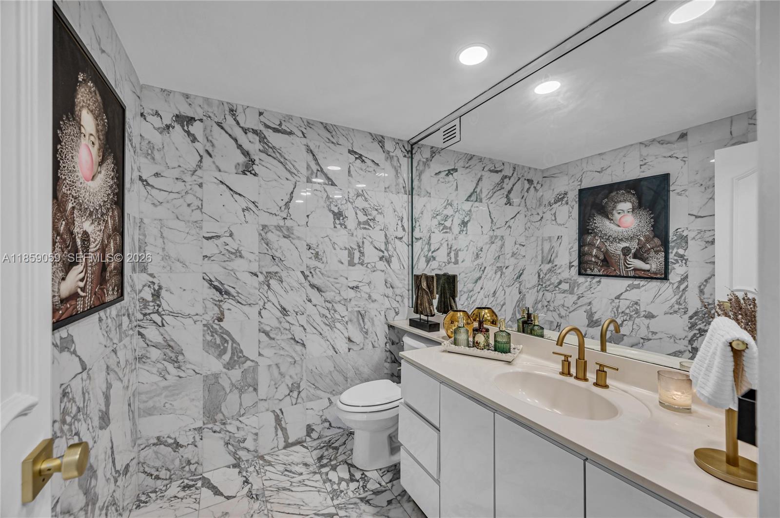 IMPERIAL HOUSE CONDO - Residential