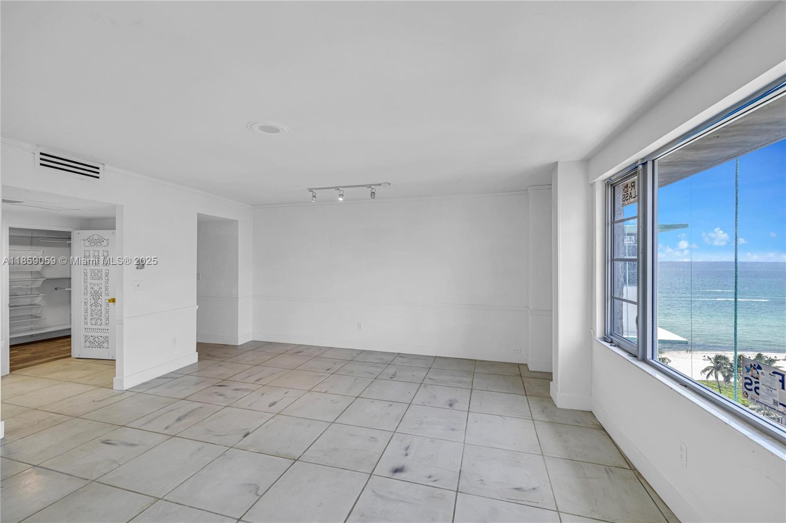 IMPERIAL HOUSE CONDO - Residential