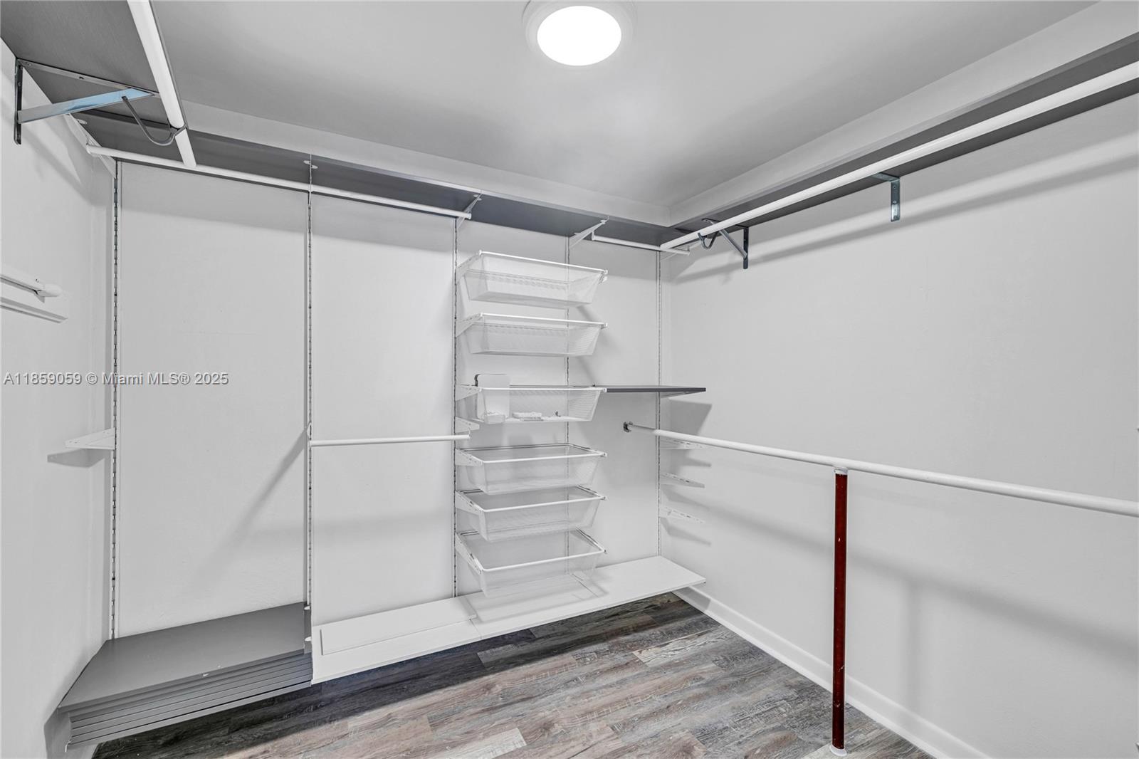 IMPERIAL HOUSE CONDO - Residential