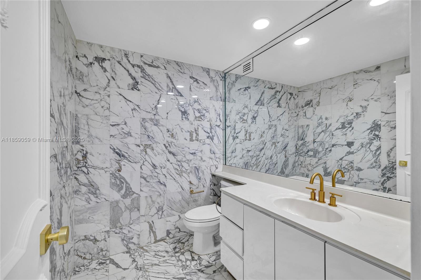 IMPERIAL HOUSE CONDO - Residential