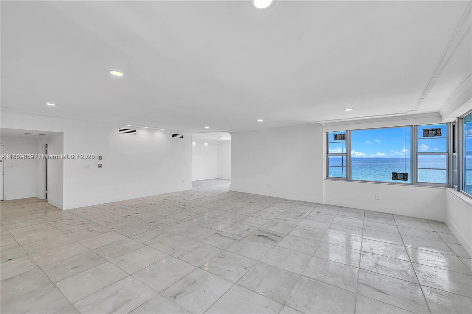 IMPERIAL HOUSE CONDO - Residential