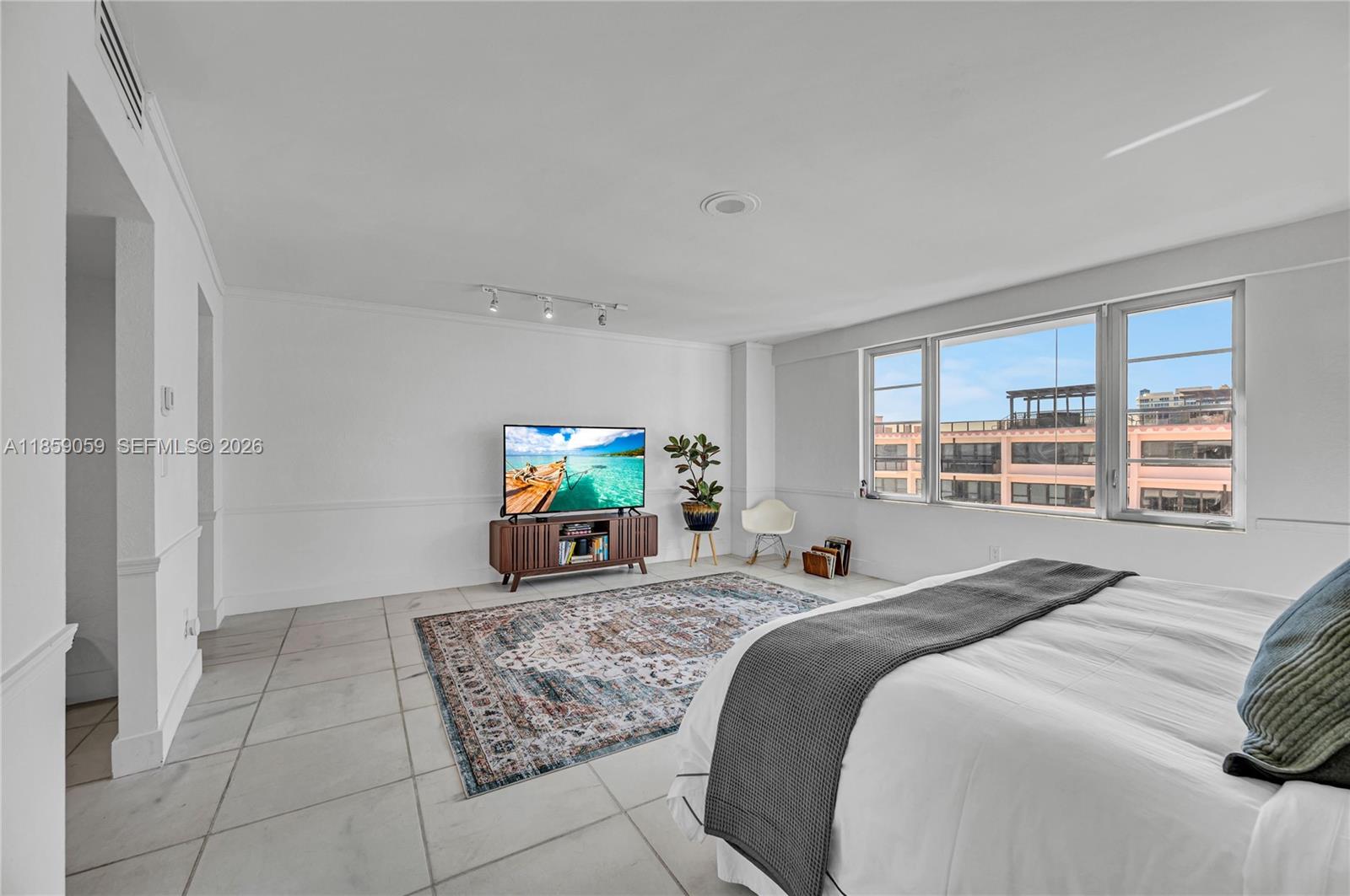 IMPERIAL HOUSE CONDO - Residential