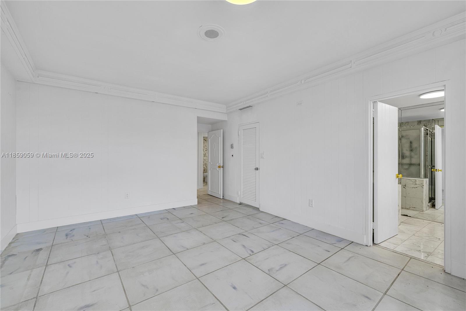 IMPERIAL HOUSE CONDO - Residential