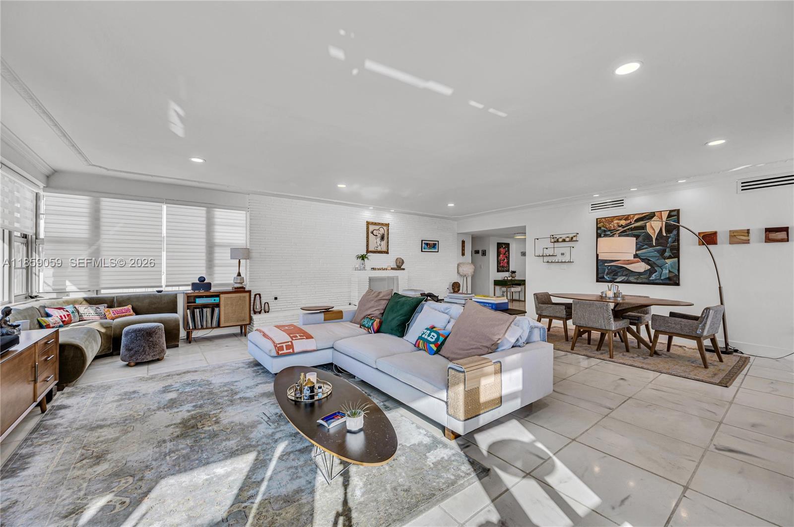 IMPERIAL HOUSE CONDO - Residential