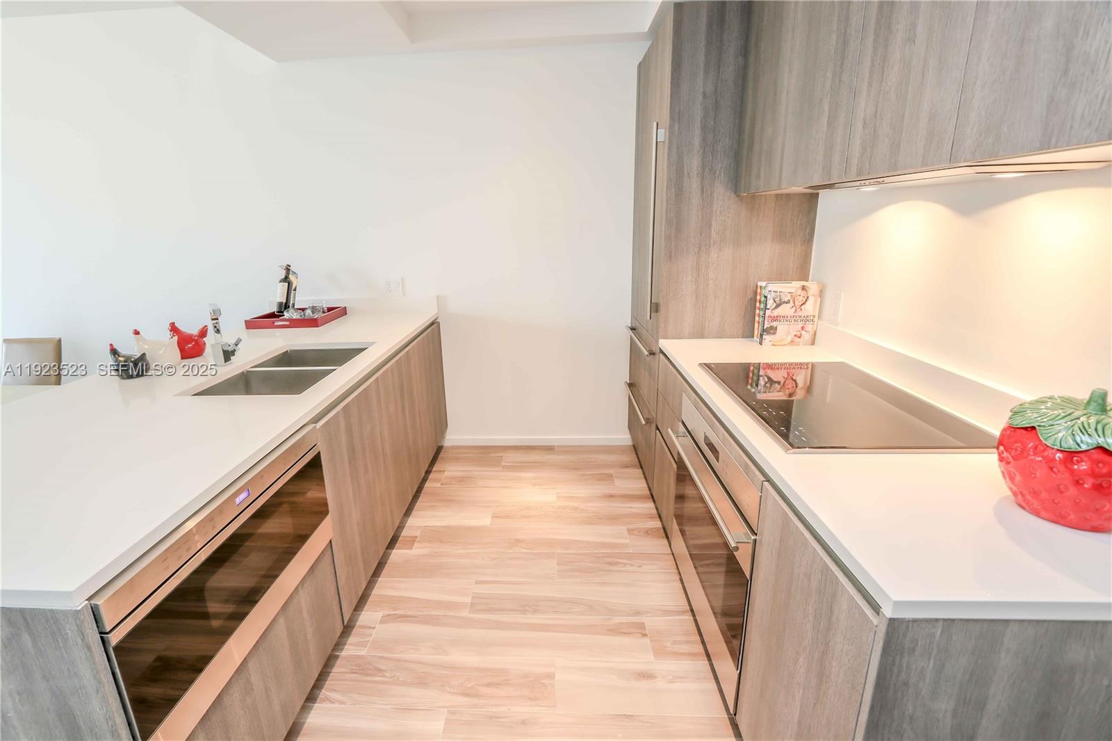 801 SMA RESIDENCES CONDO - Residential