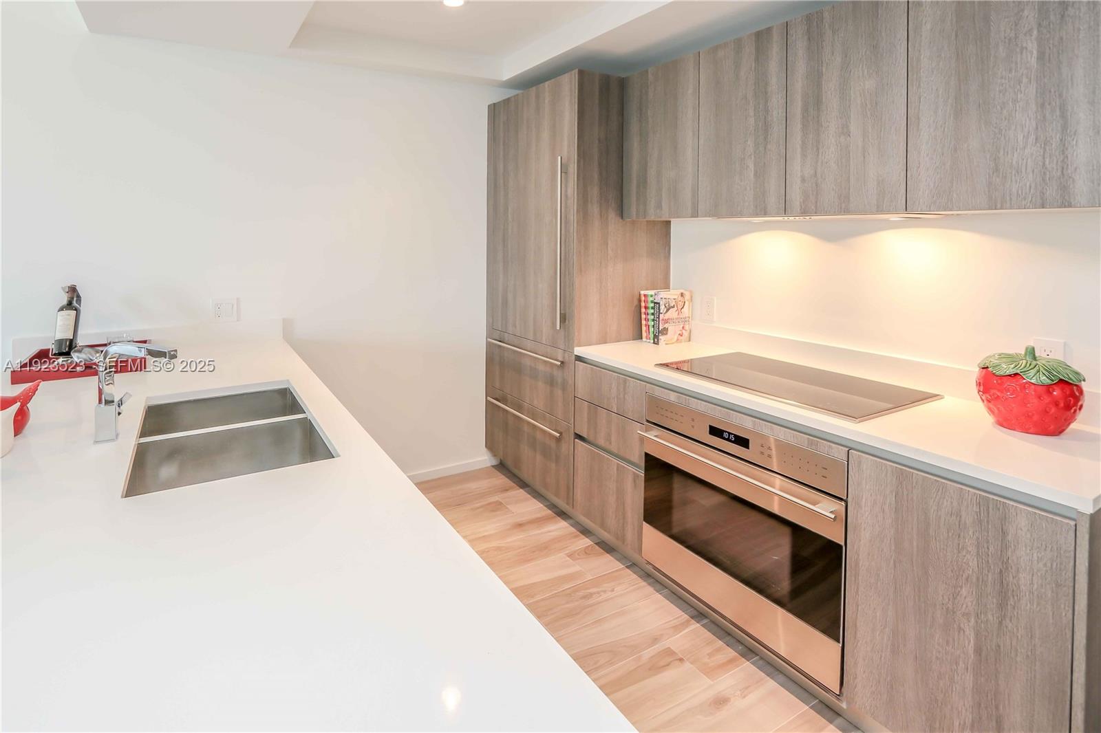 801 SMA RESIDENCES CONDO - Residential