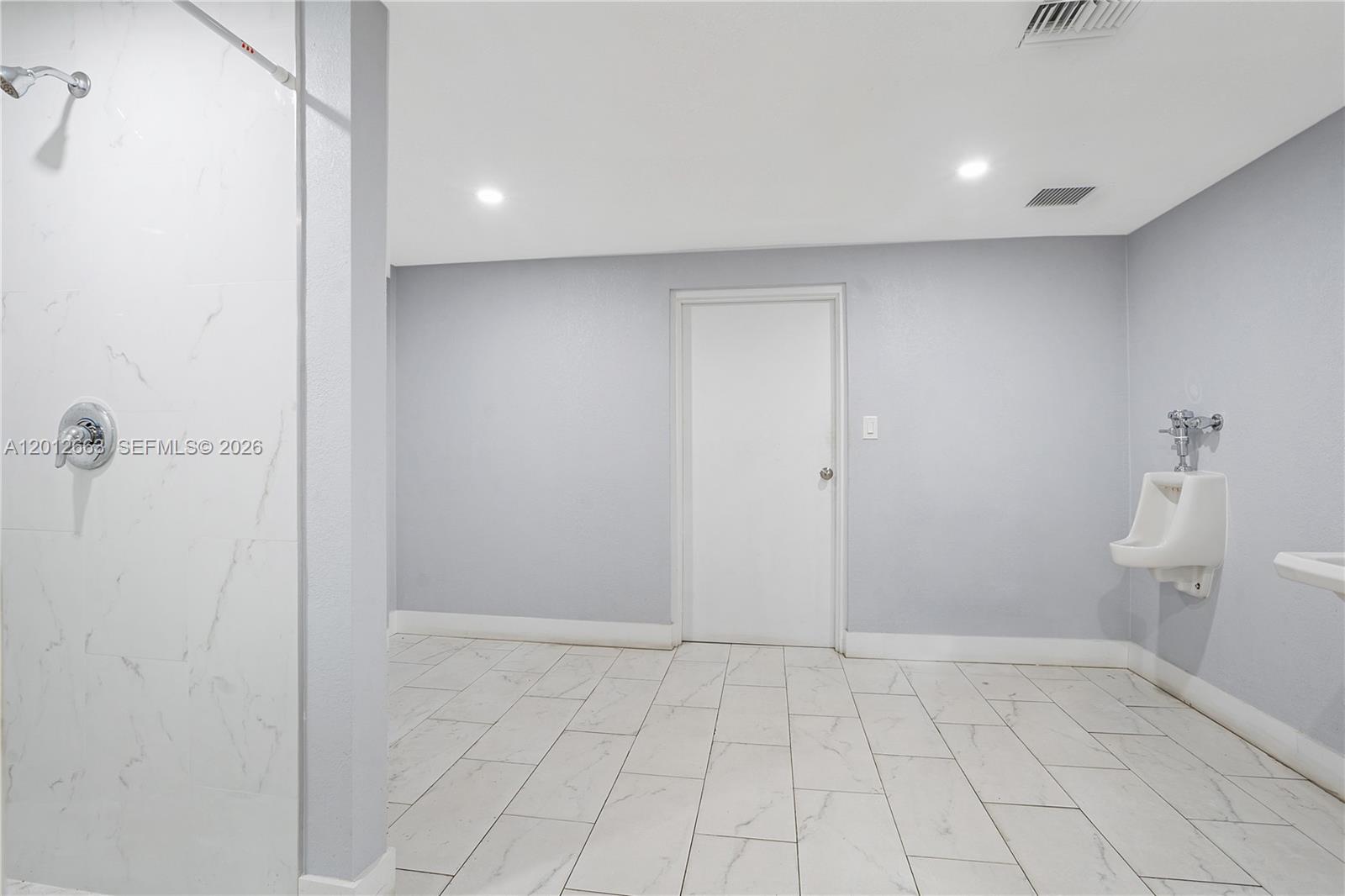 WESTLAND SOUTH CONDO - Residential Lease