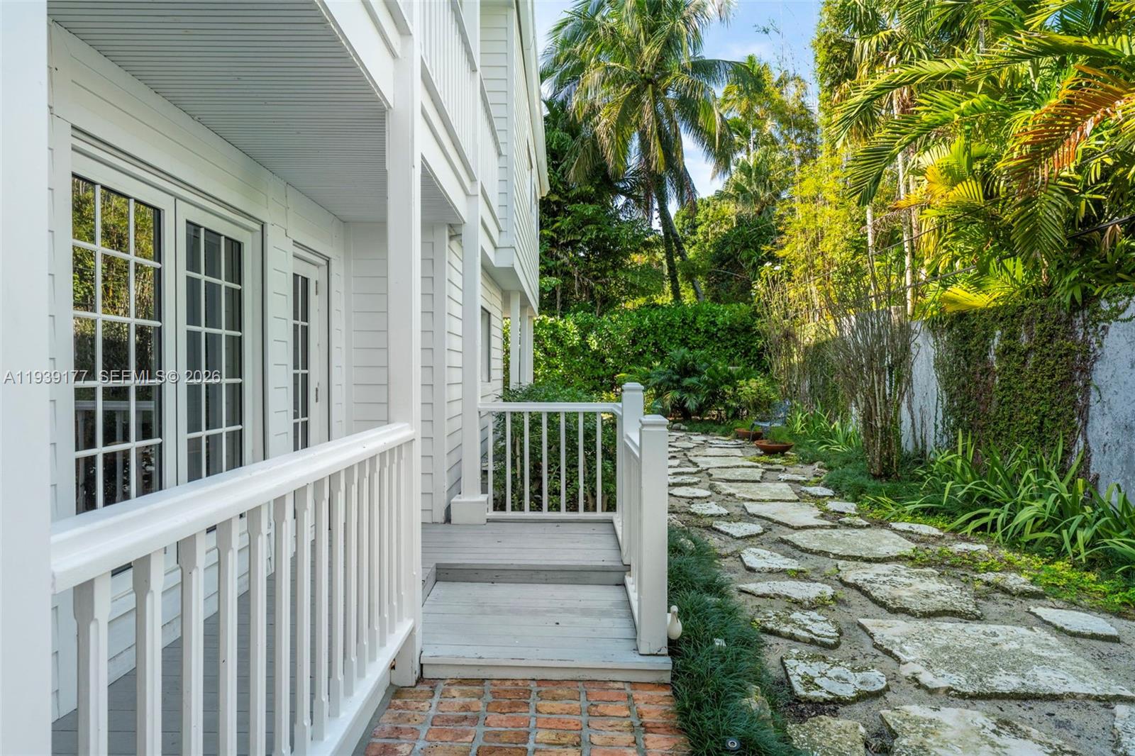 THE MOORINGS - Residential