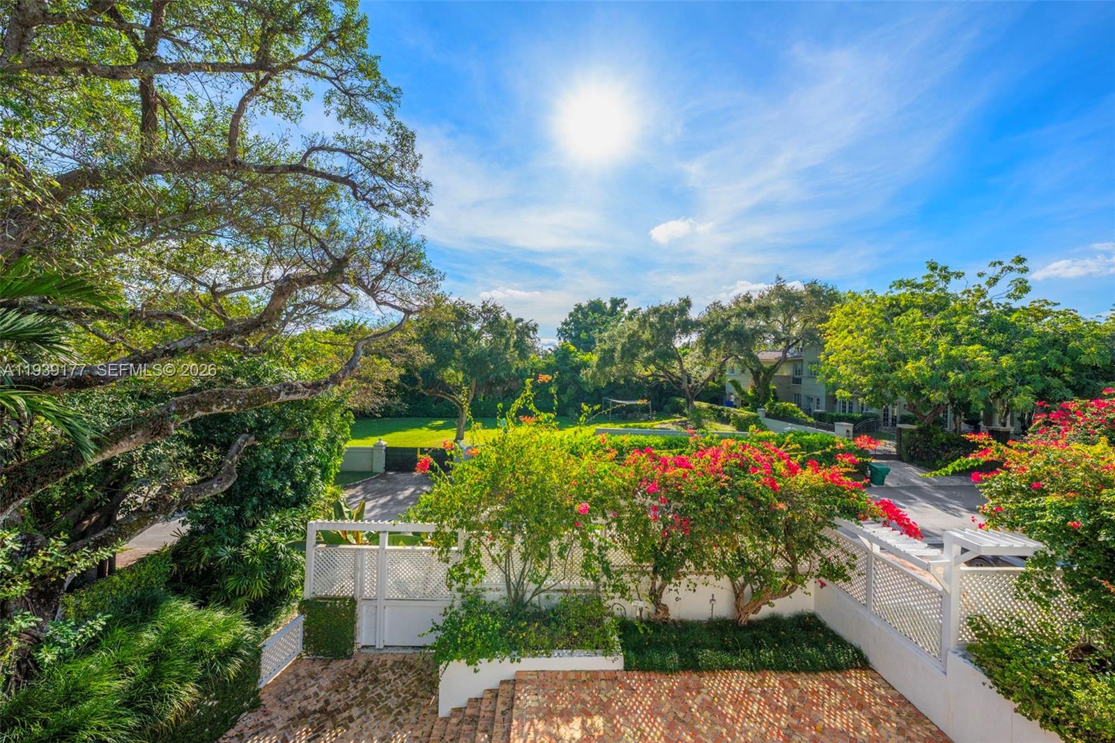 THE MOORINGS - Residential