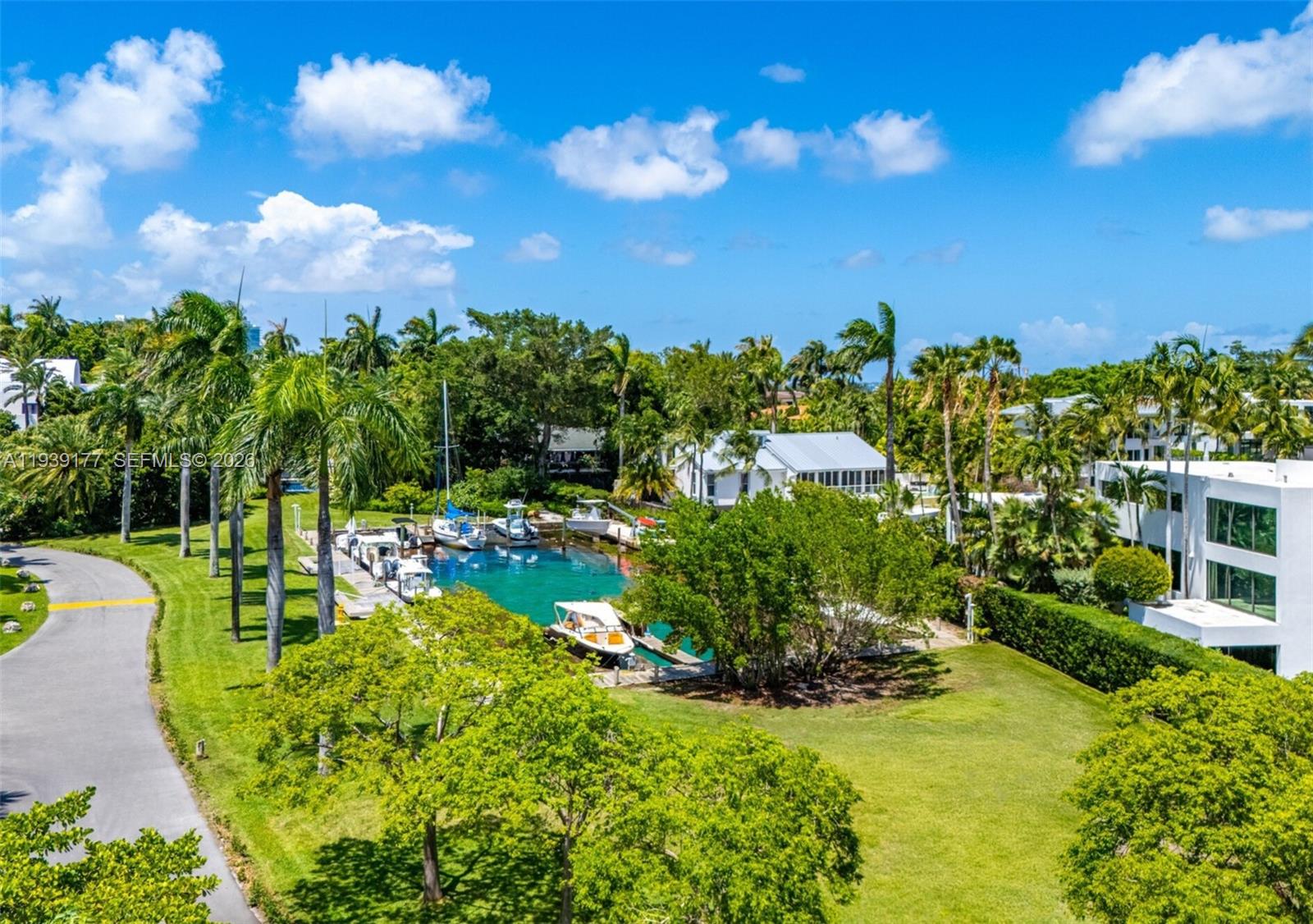 THE MOORINGS - Residential