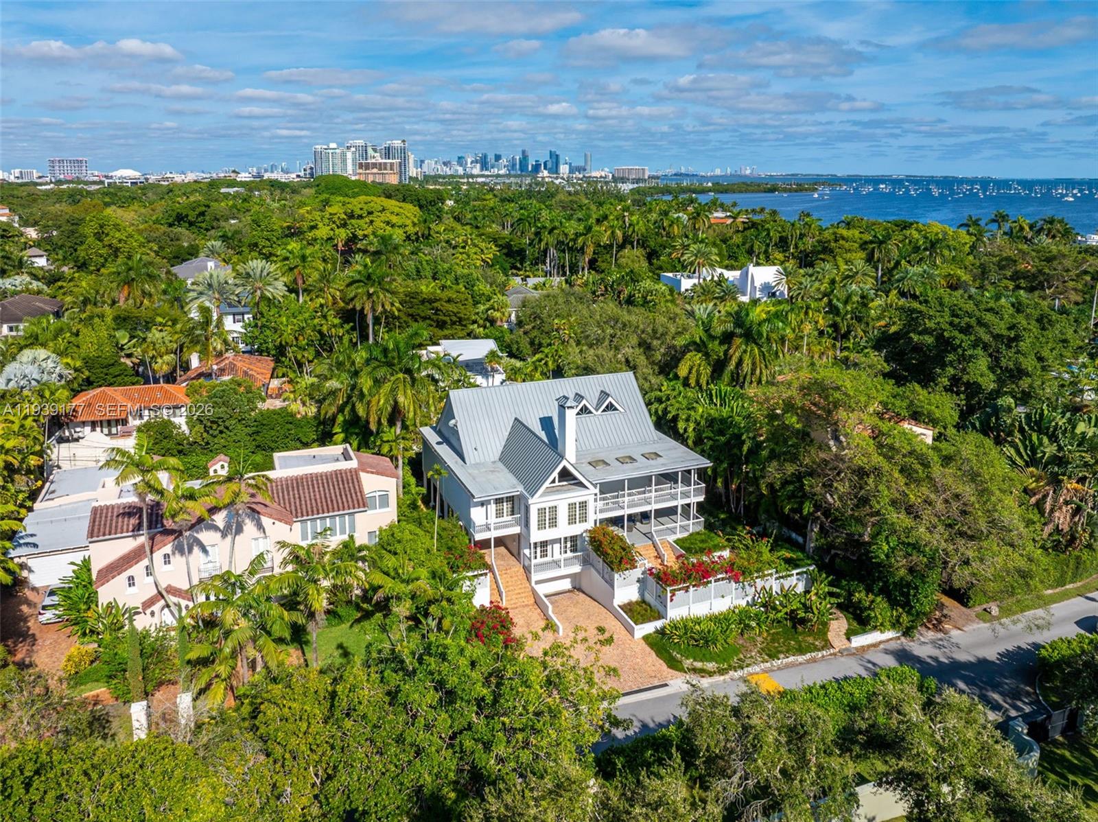 THE MOORINGS - Residential