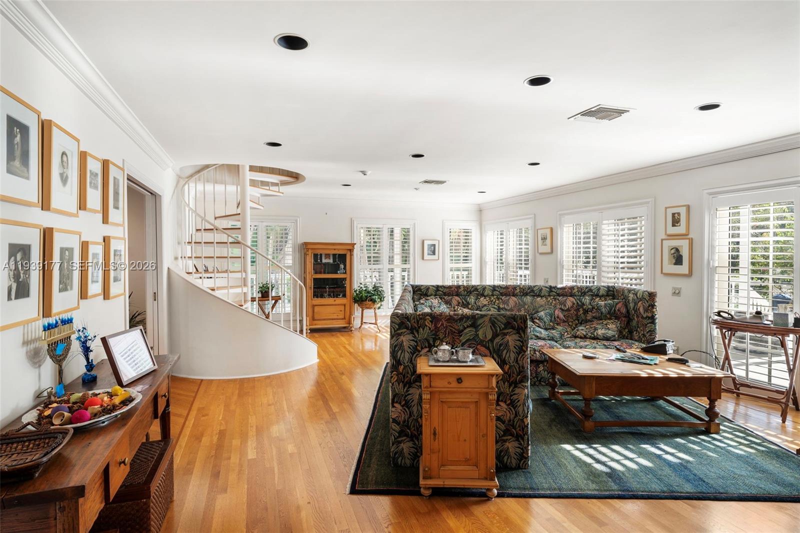 THE MOORINGS - Residential