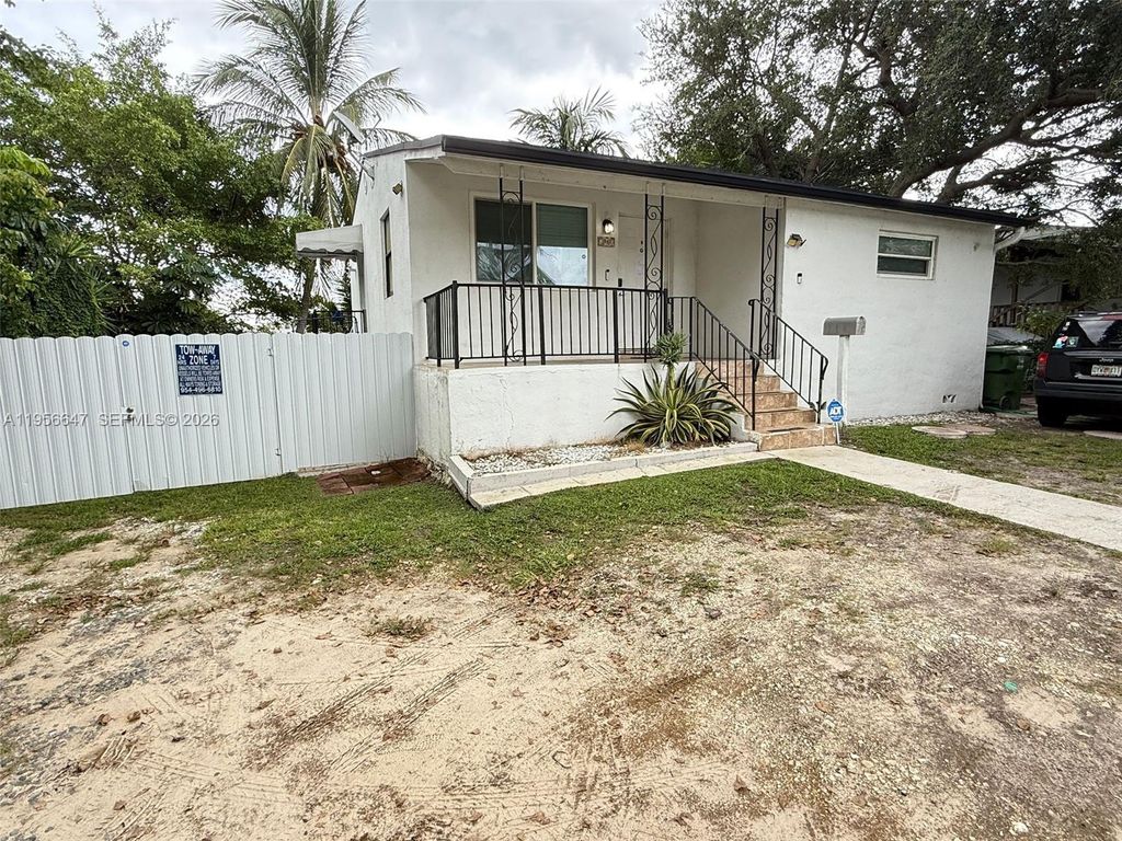 Photo of 707 SW 8th Ave, Hallandale Beach, FL 33009 (MLS # A11956647)