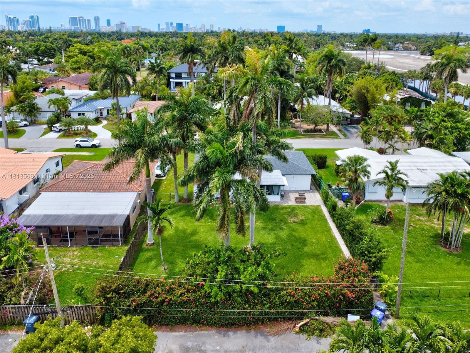 HOLLYWOOD LAKES SECTION - Residential