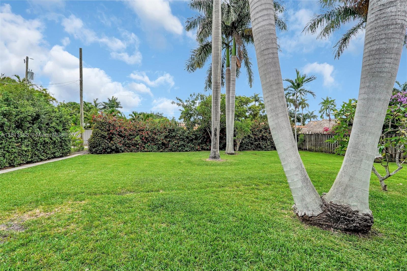 HOLLYWOOD LAKES SECTION - Residential