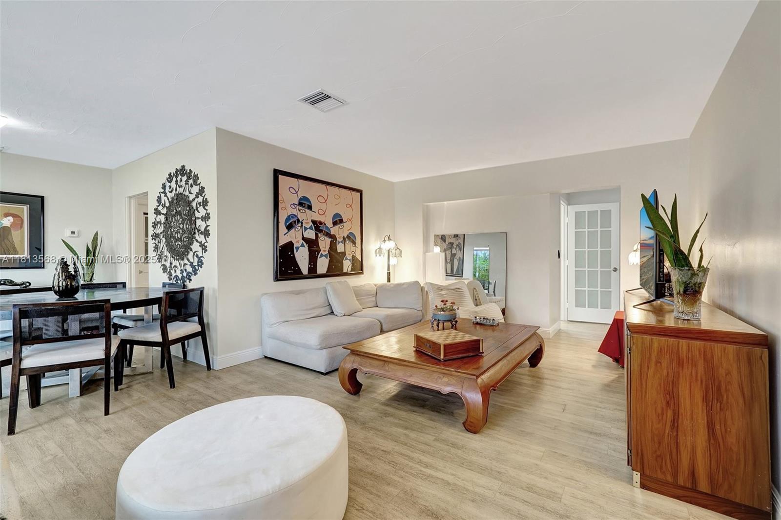 HOLLYWOOD LAKES SECTION - Residential