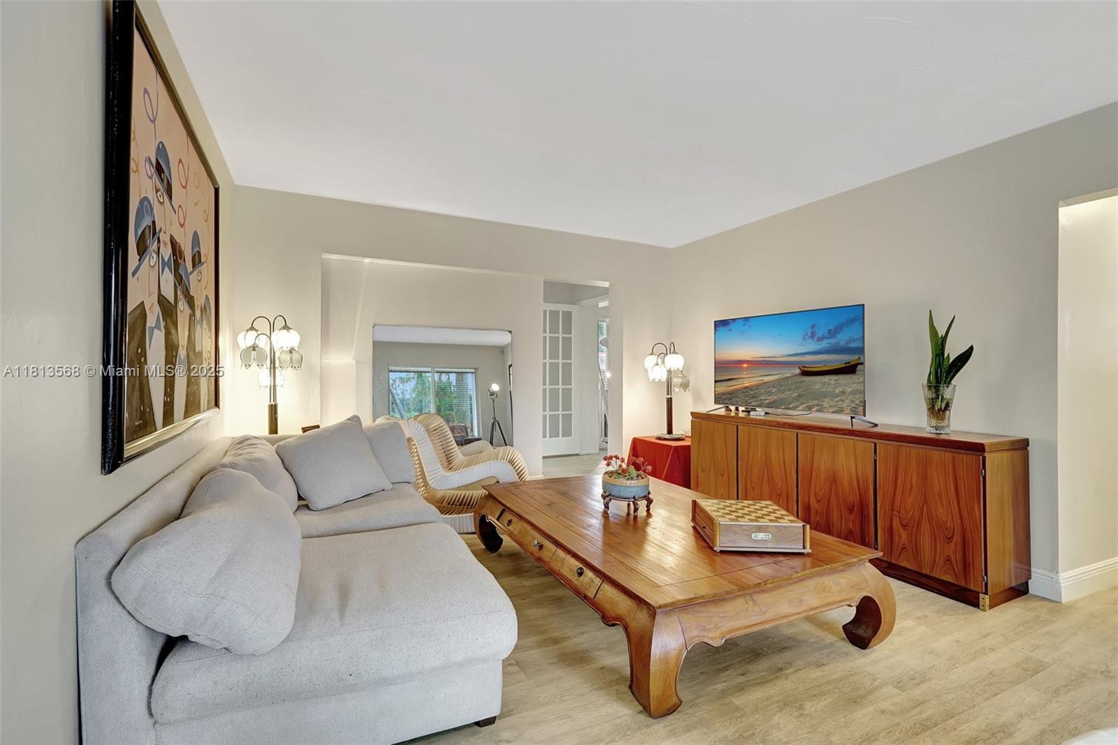 HOLLYWOOD LAKES SECTION - Residential