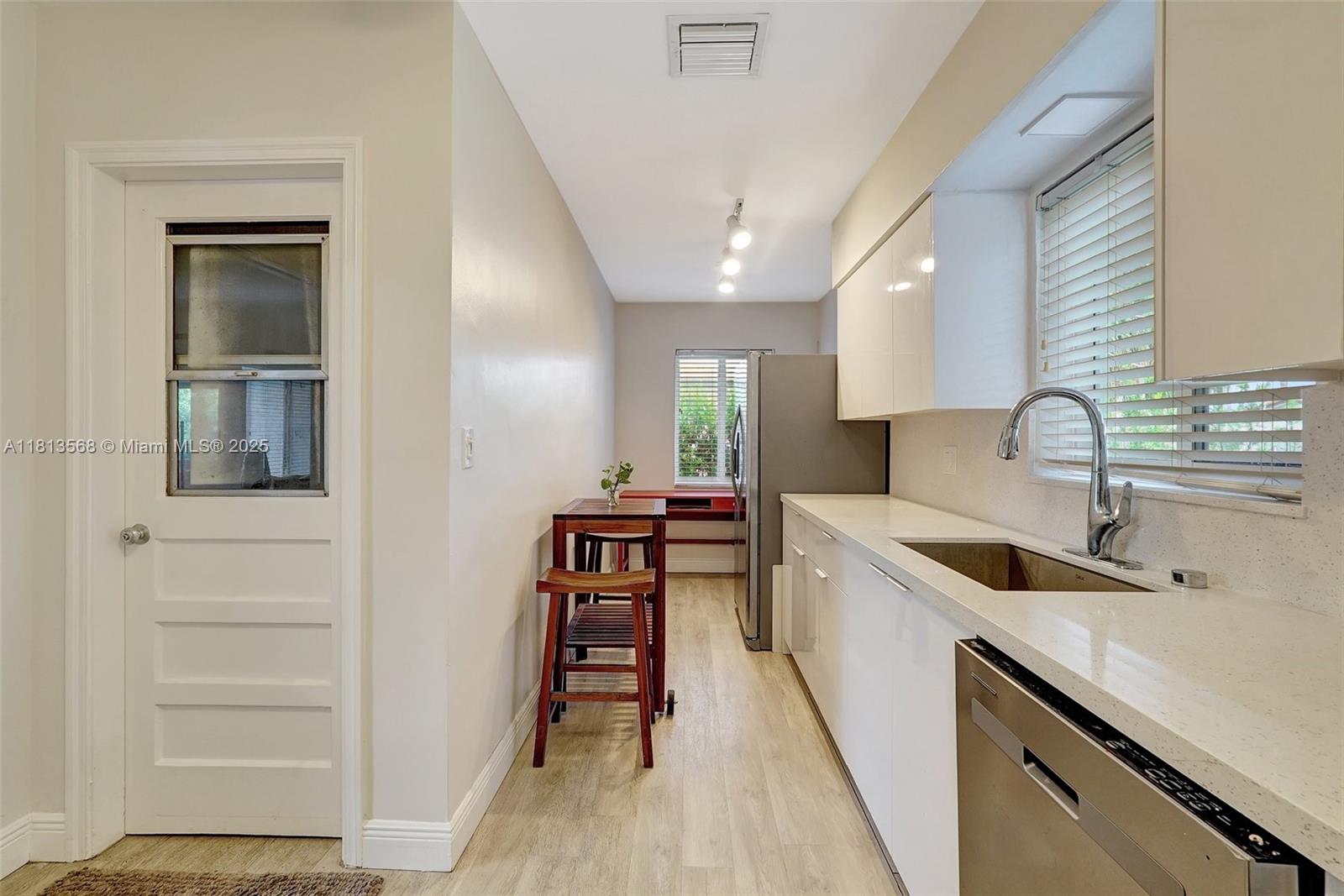 HOLLYWOOD LAKES SECTION - Residential