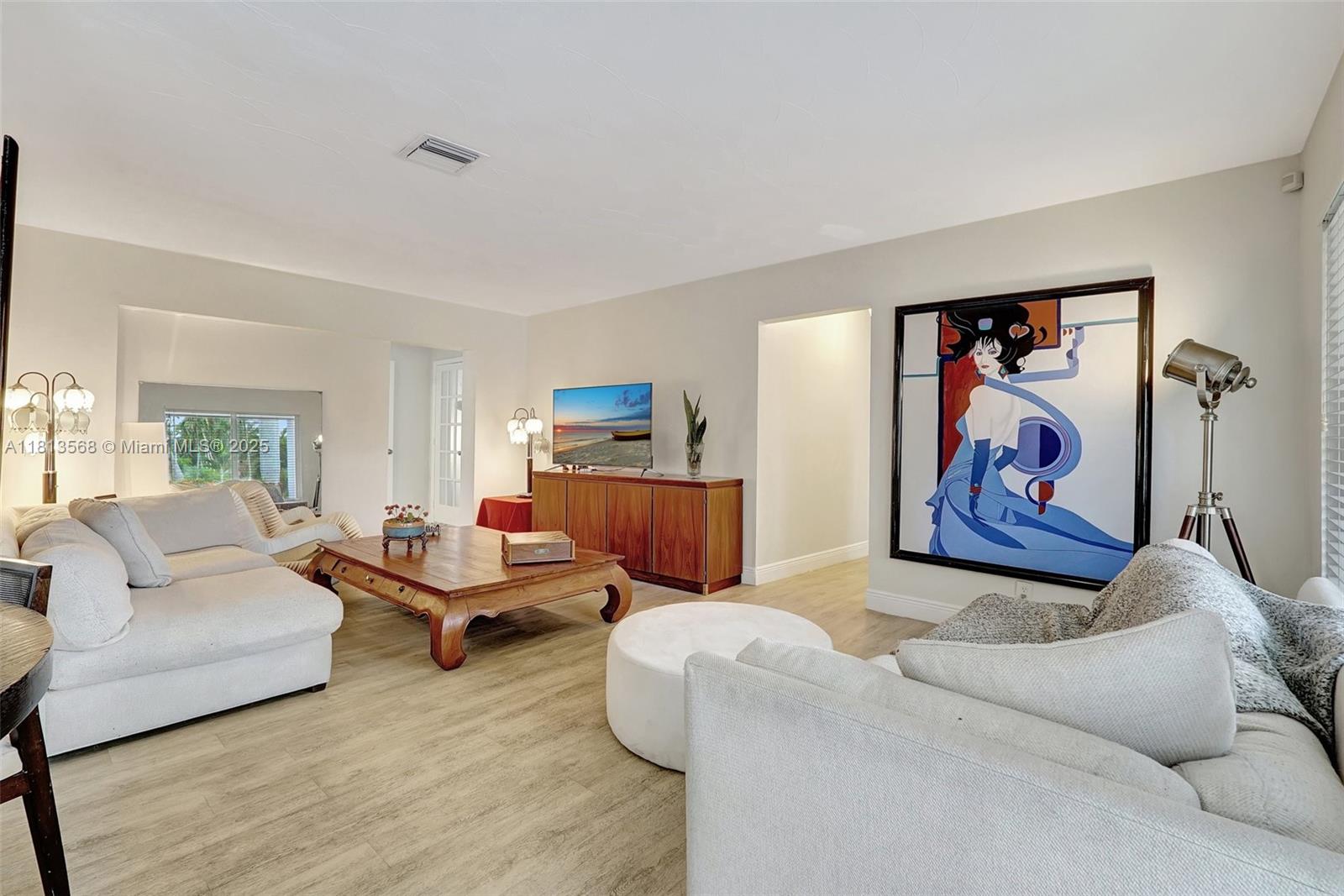 HOLLYWOOD LAKES SECTION - Residential