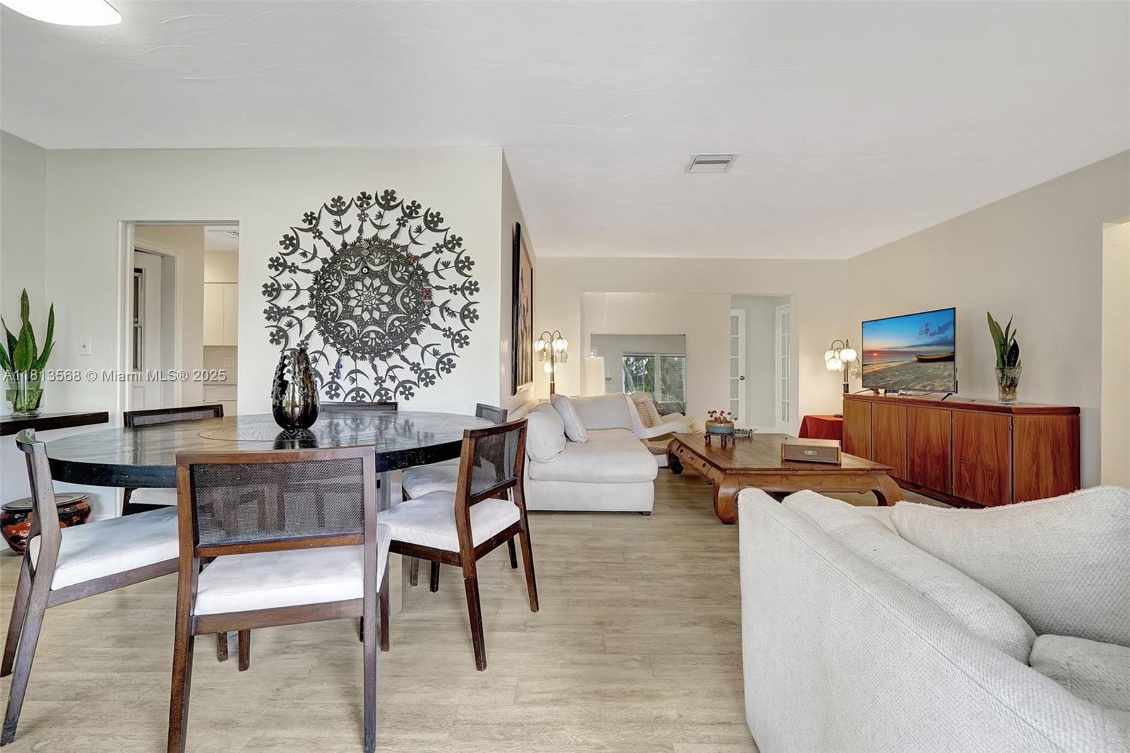 HOLLYWOOD LAKES SECTION - Residential