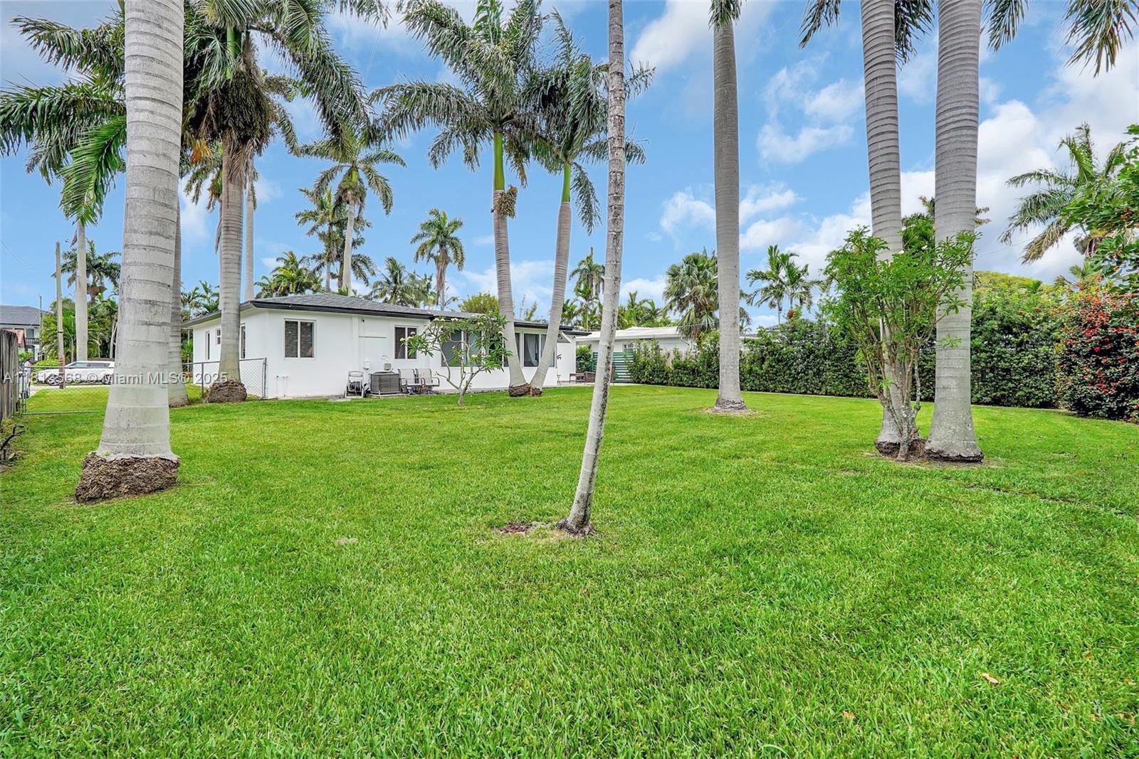 HOLLYWOOD LAKES SECTION - Residential