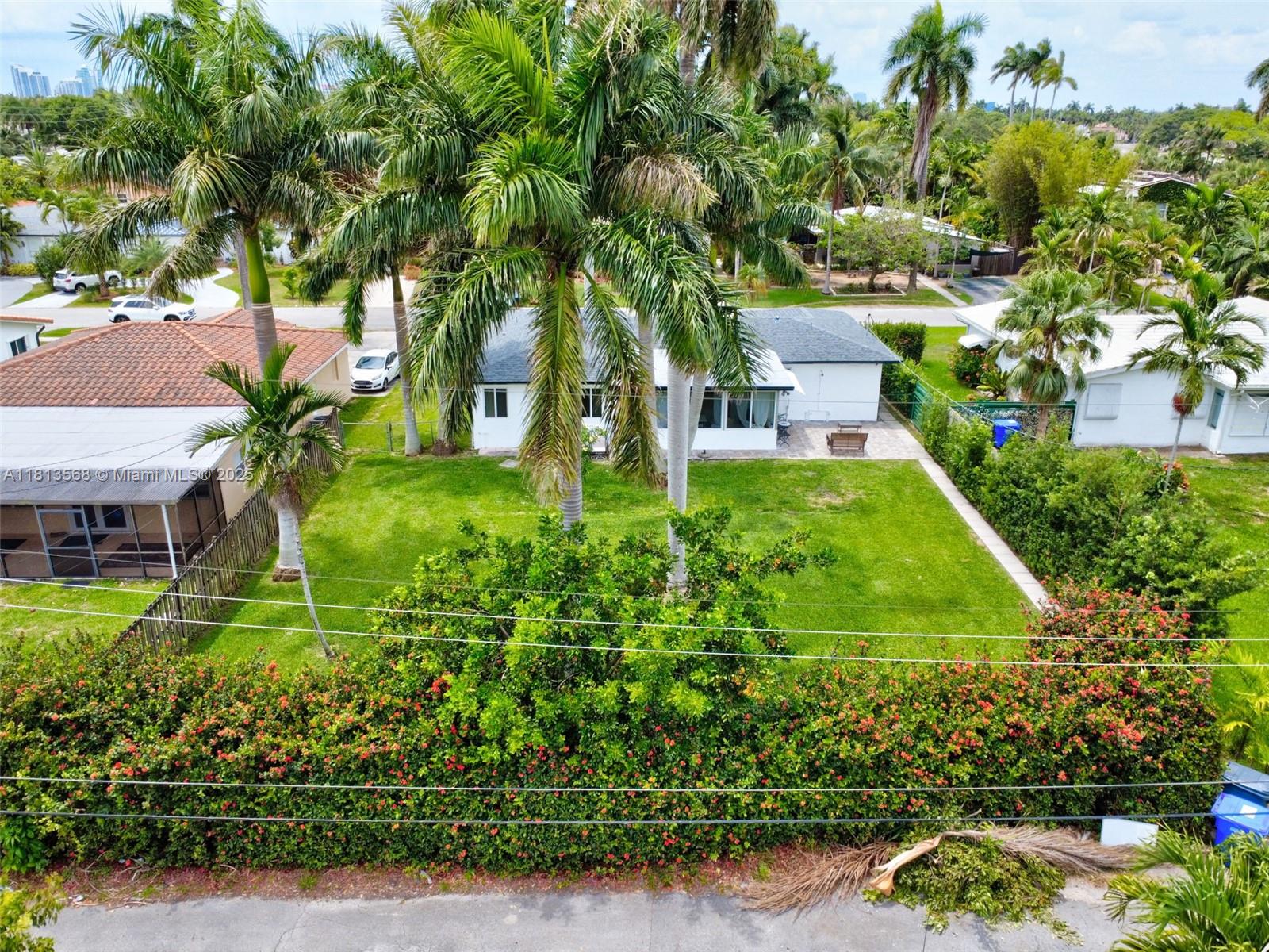 HOLLYWOOD LAKES SECTION - Residential