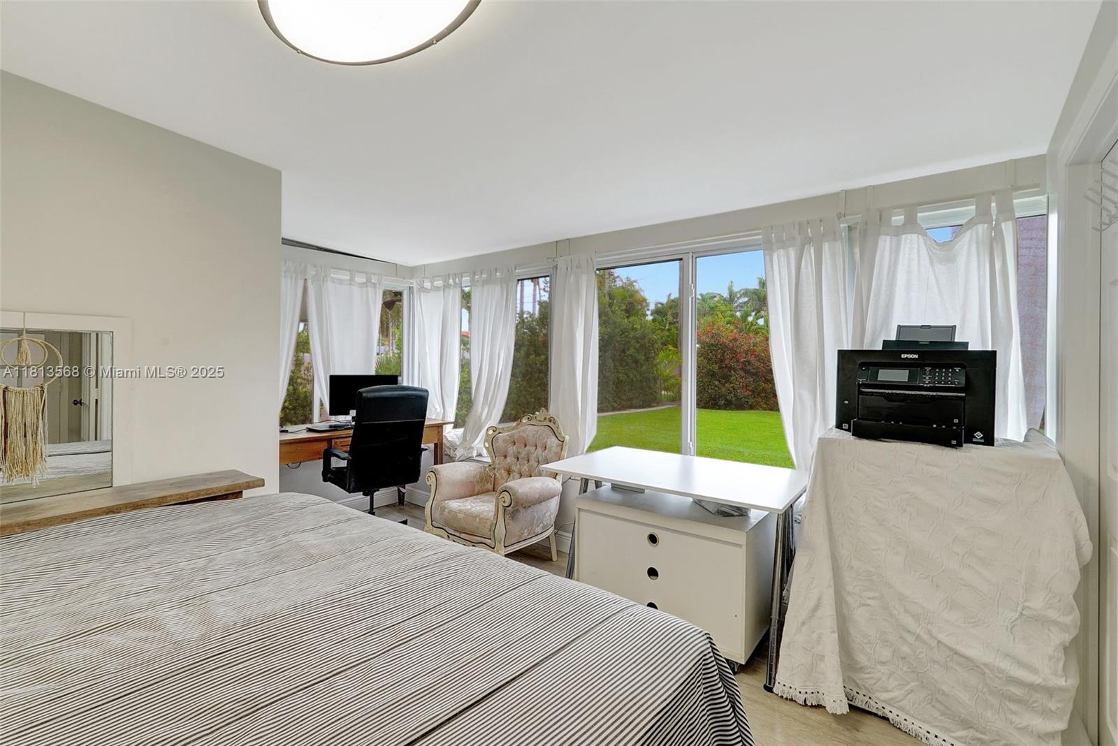 HOLLYWOOD LAKES SECTION - Residential