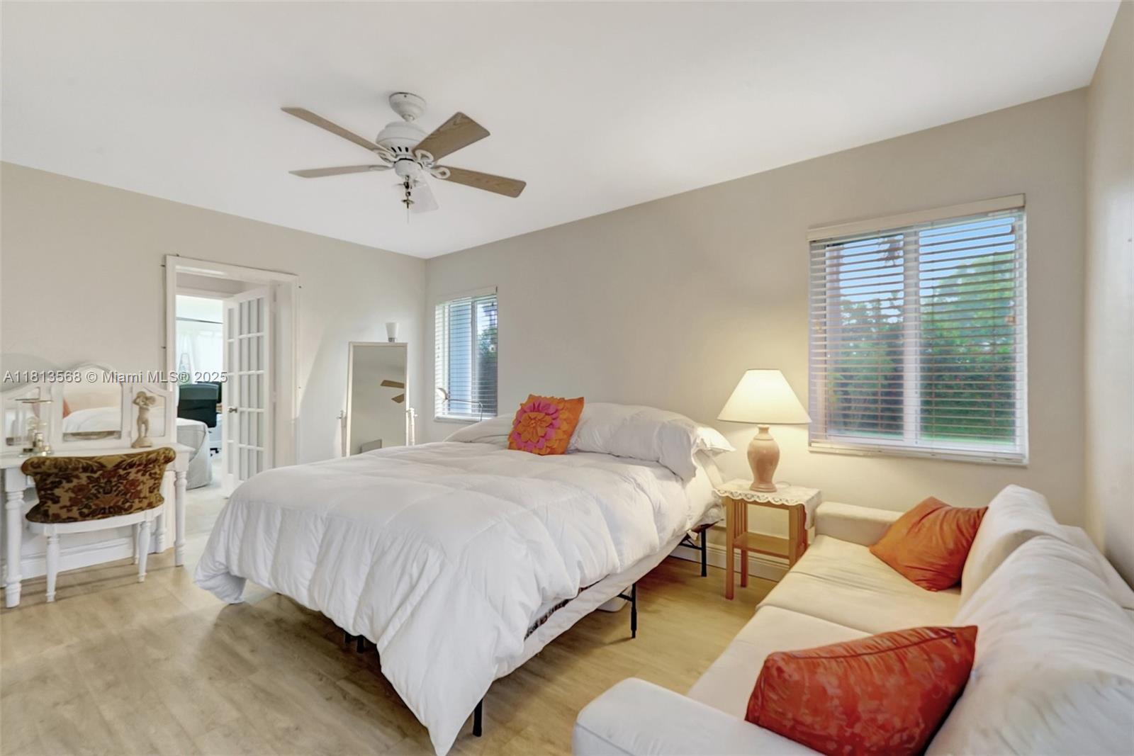 HOLLYWOOD LAKES SECTION - Residential