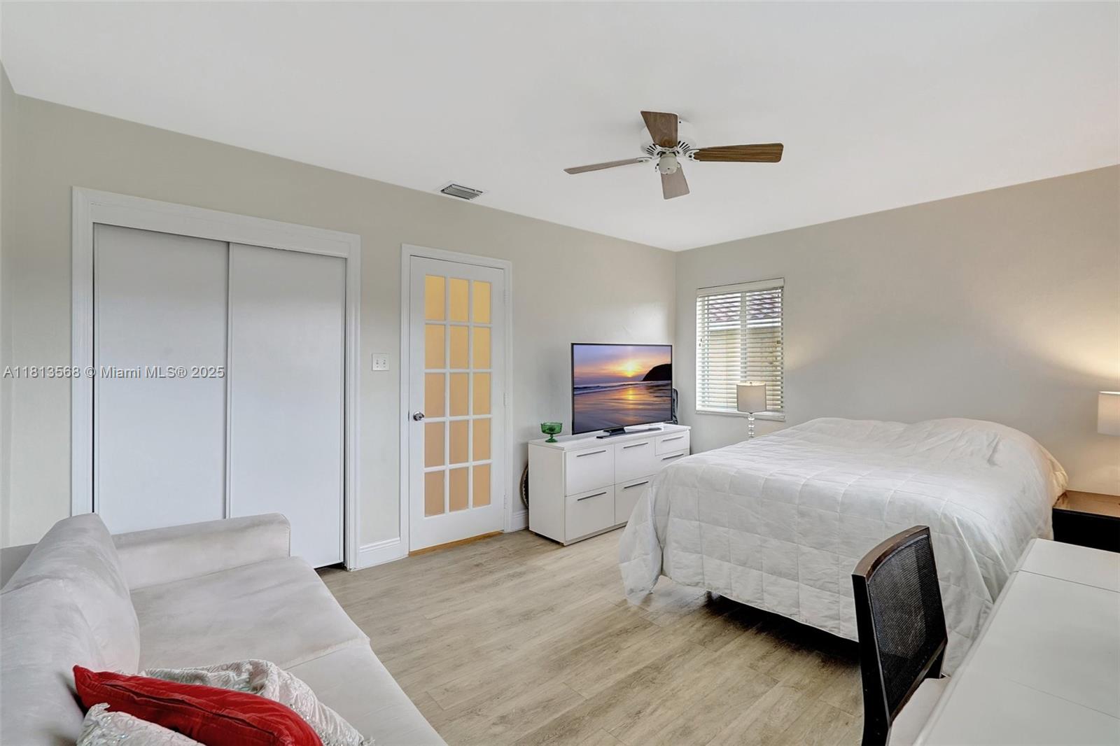 HOLLYWOOD LAKES SECTION - Residential