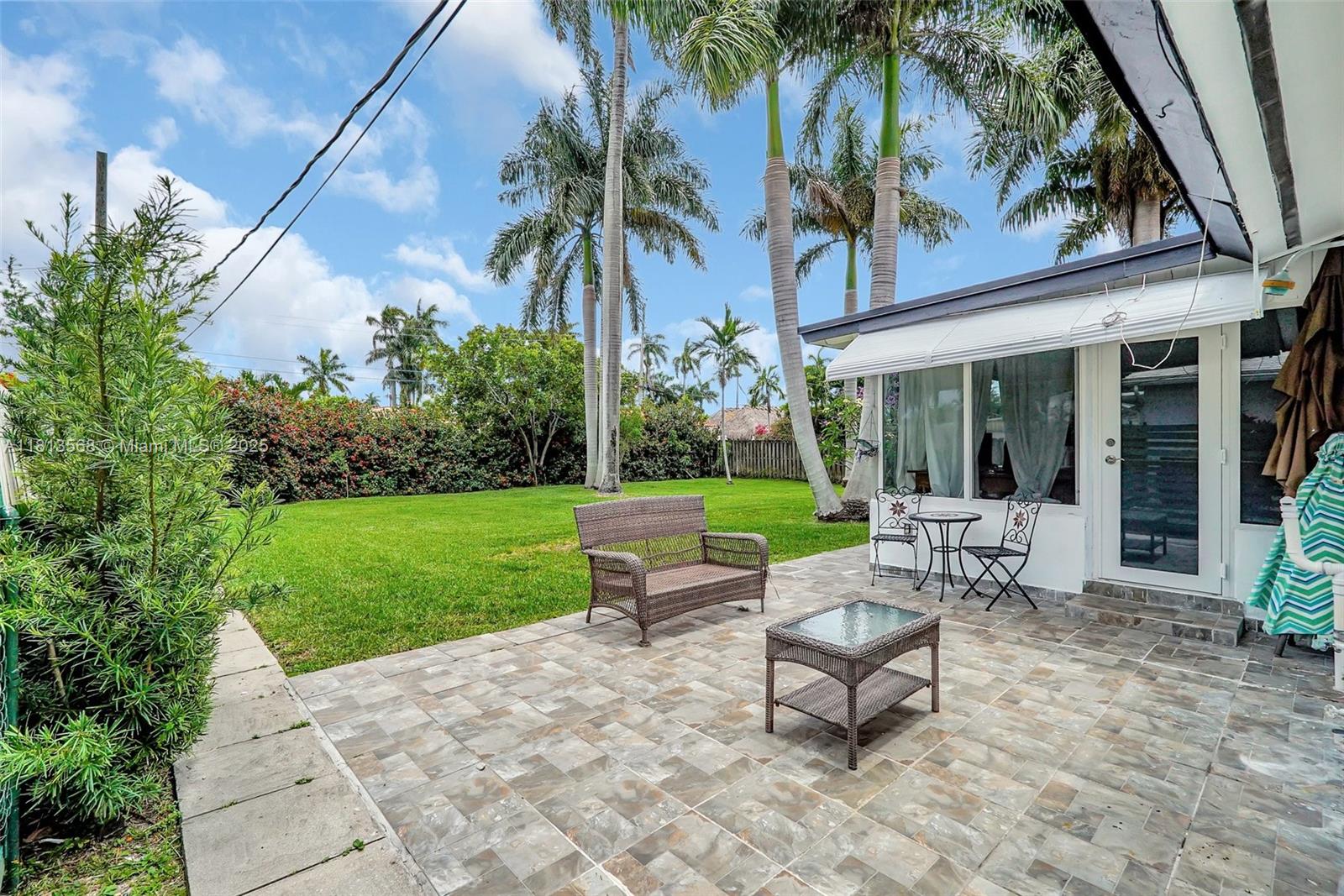 HOLLYWOOD LAKES SECTION - Residential