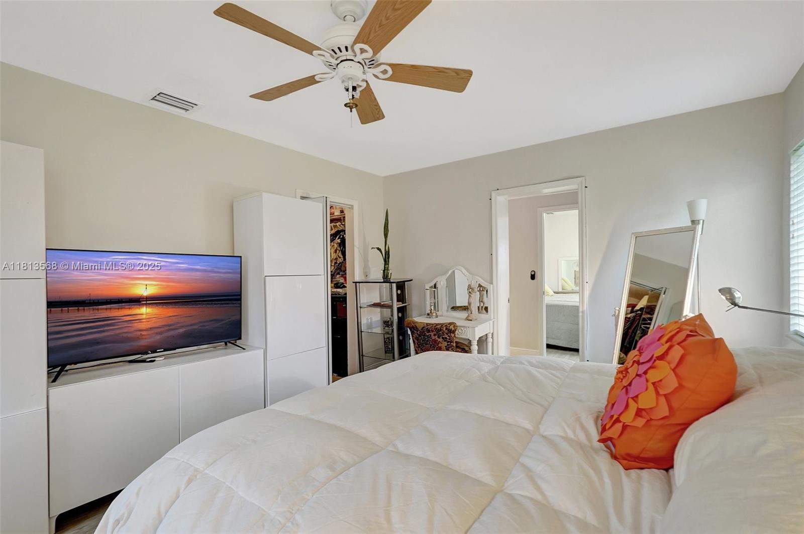 HOLLYWOOD LAKES SECTION - Residential