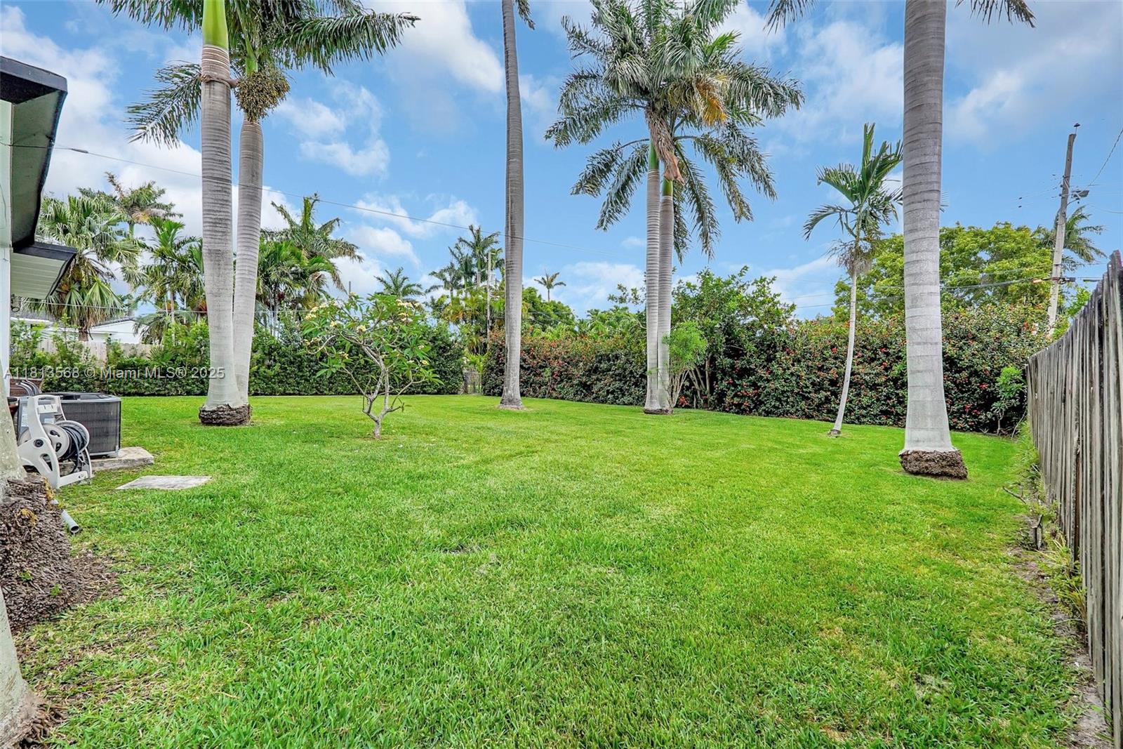 HOLLYWOOD LAKES SECTION - Residential