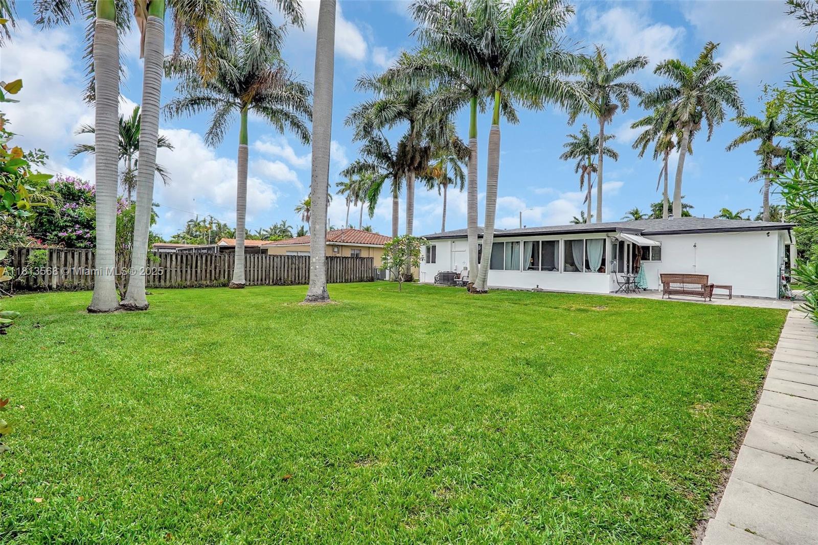 HOLLYWOOD LAKES SECTION - Residential