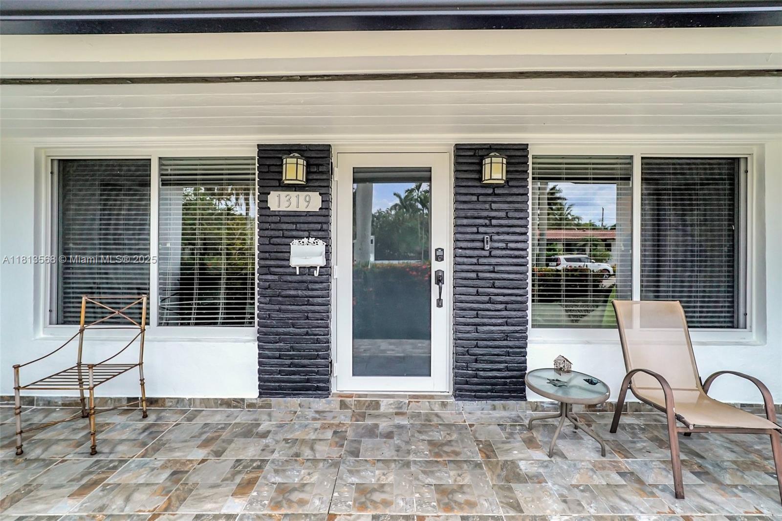 HOLLYWOOD LAKES SECTION - Residential