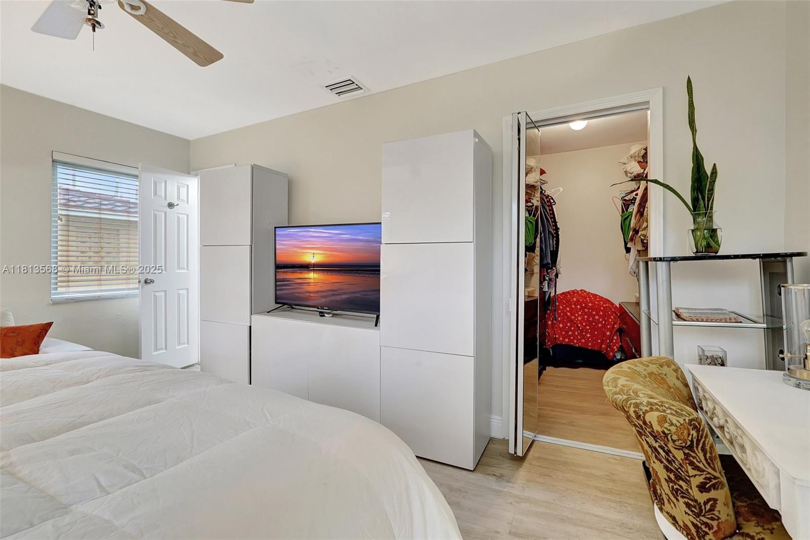 HOLLYWOOD LAKES SECTION - Residential