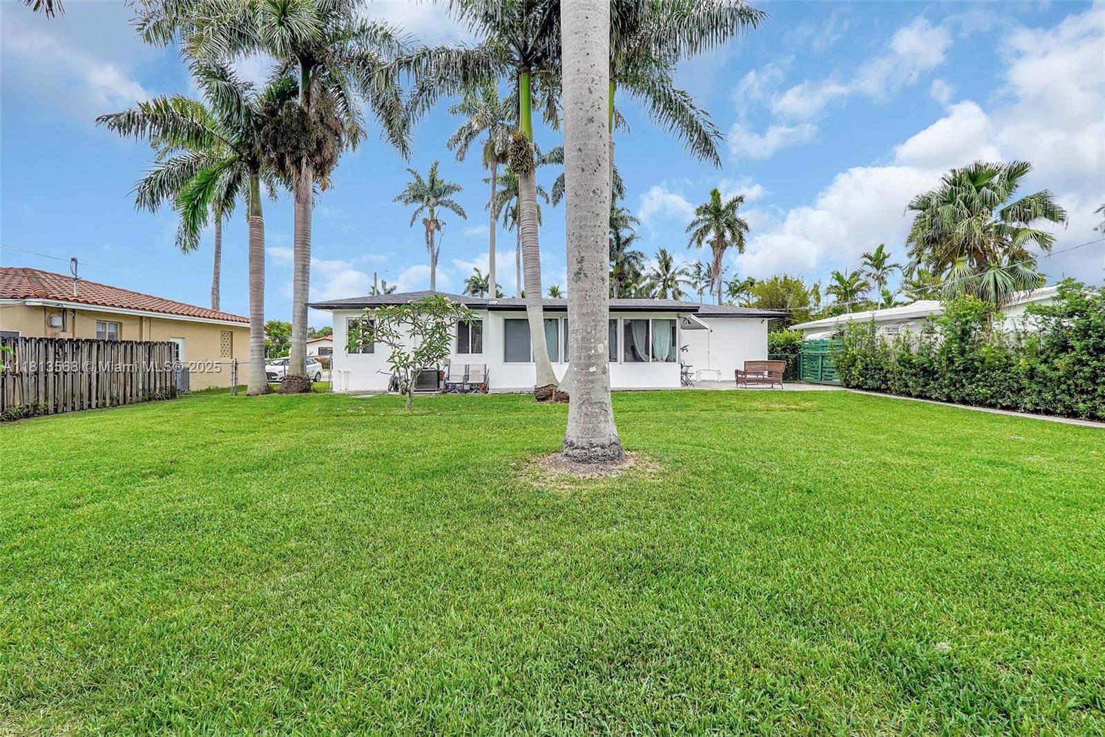 HOLLYWOOD LAKES SECTION - Residential