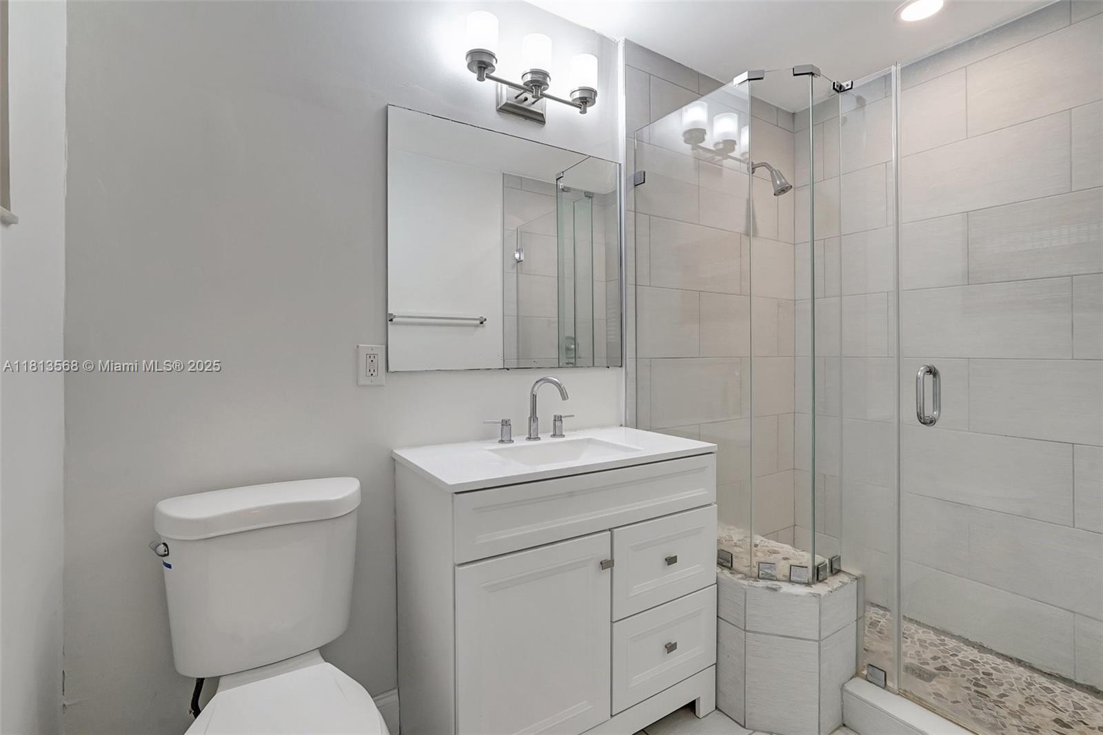 HOLLYWOOD LAKES SECTION - Residential