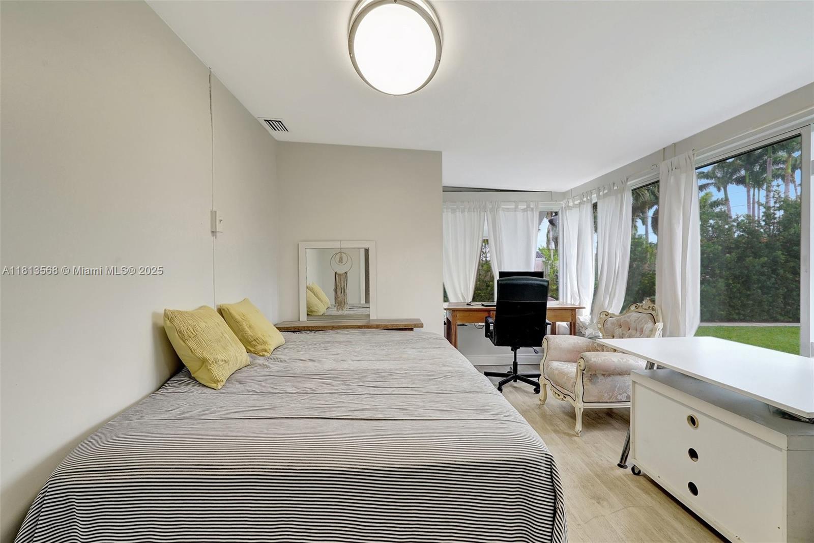 HOLLYWOOD LAKES SECTION - Residential