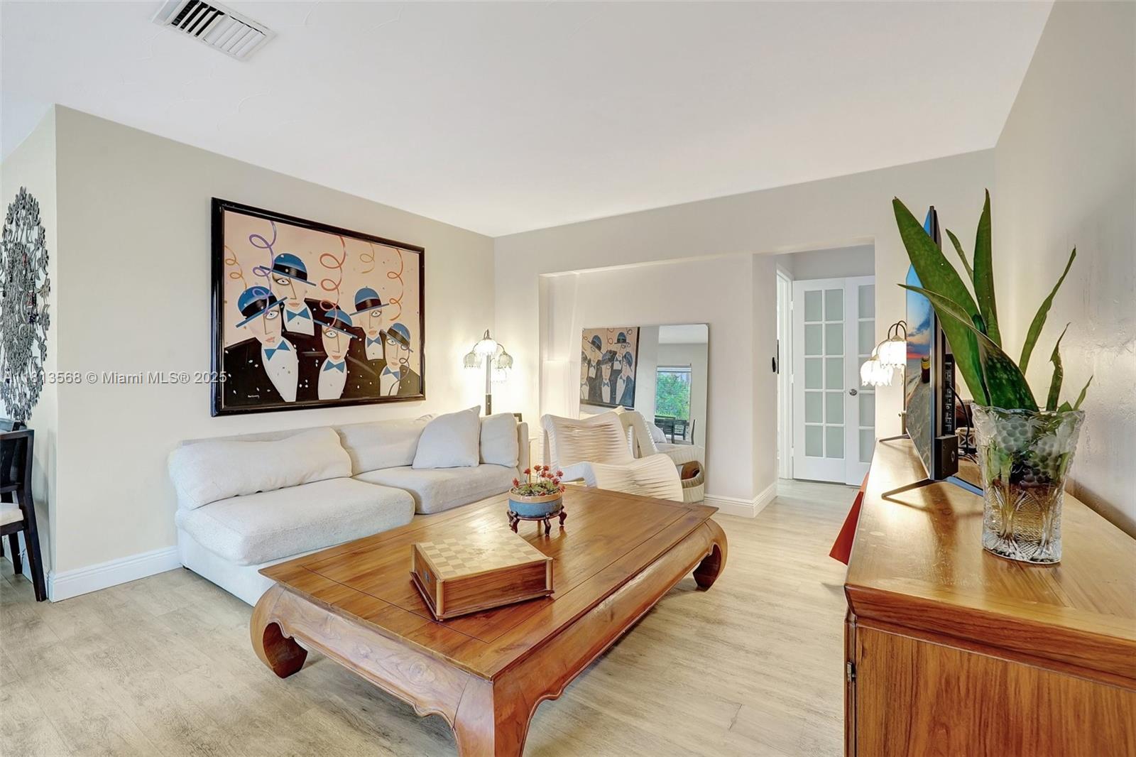 HOLLYWOOD LAKES SECTION - Residential